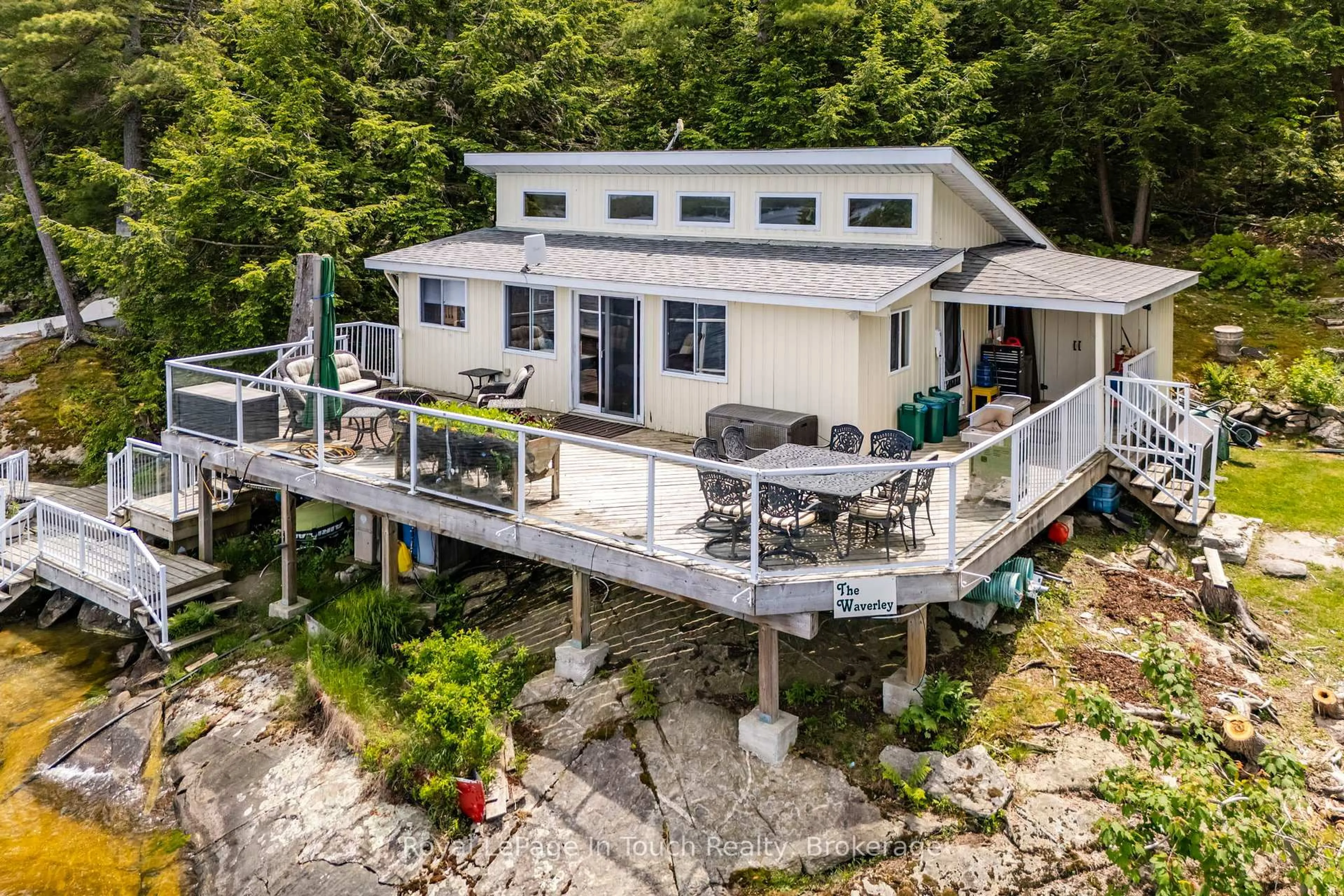 A pic from outside/outdoor area/front of a property/back of a property/a pic from drone, water/lake/river/ocean view for 4 Is 270 Six Mile Lake Island, Georgian Bay Ontario L0K 1S0