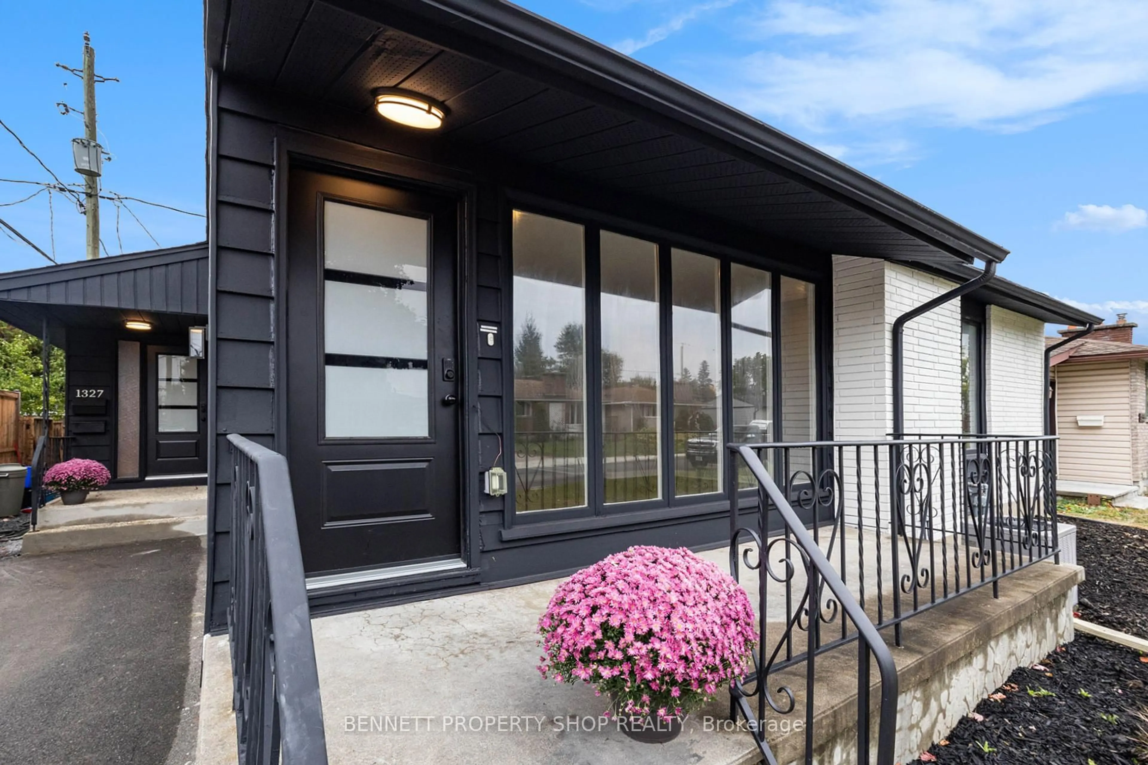 Unknown for 1327 Avenue S Ave, Ottawa Ontario K1G 0C4