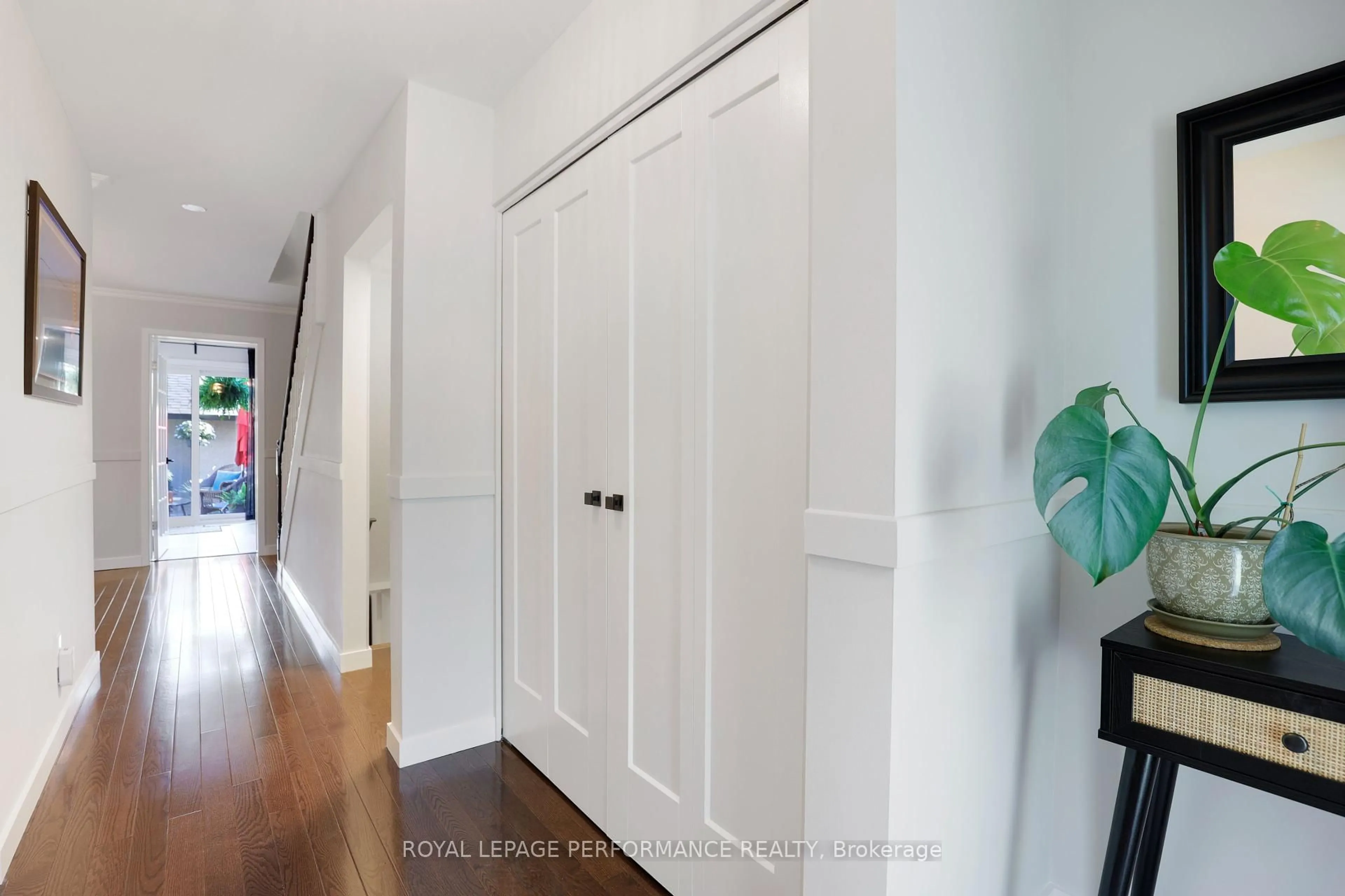Indoor entryway for 2111 Montreal Rd #147, Ottawa Ontario K1J 8M8