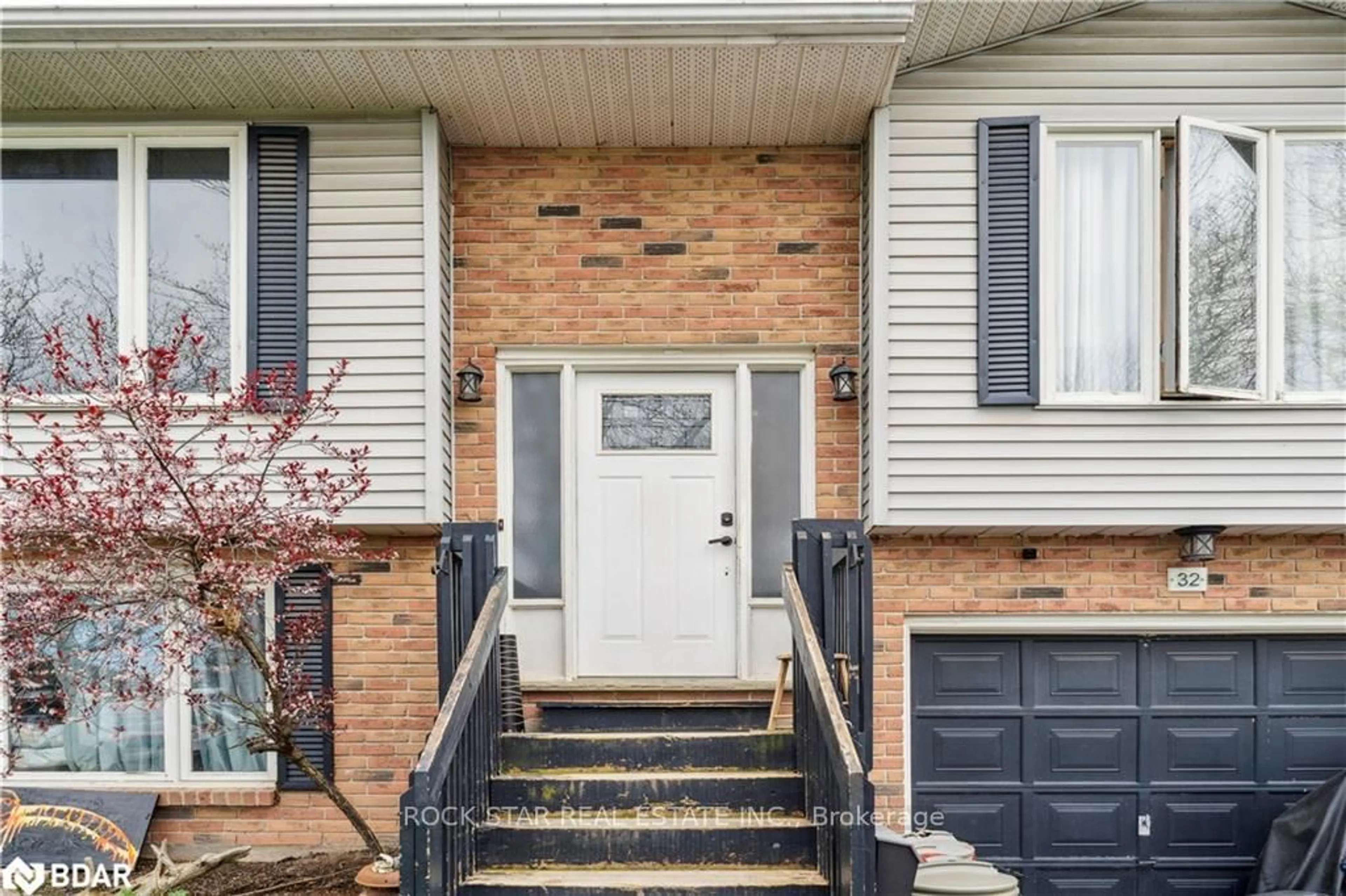 Unknown for 32 Hemlock St, St. Catharines Ontario L2T 4B7