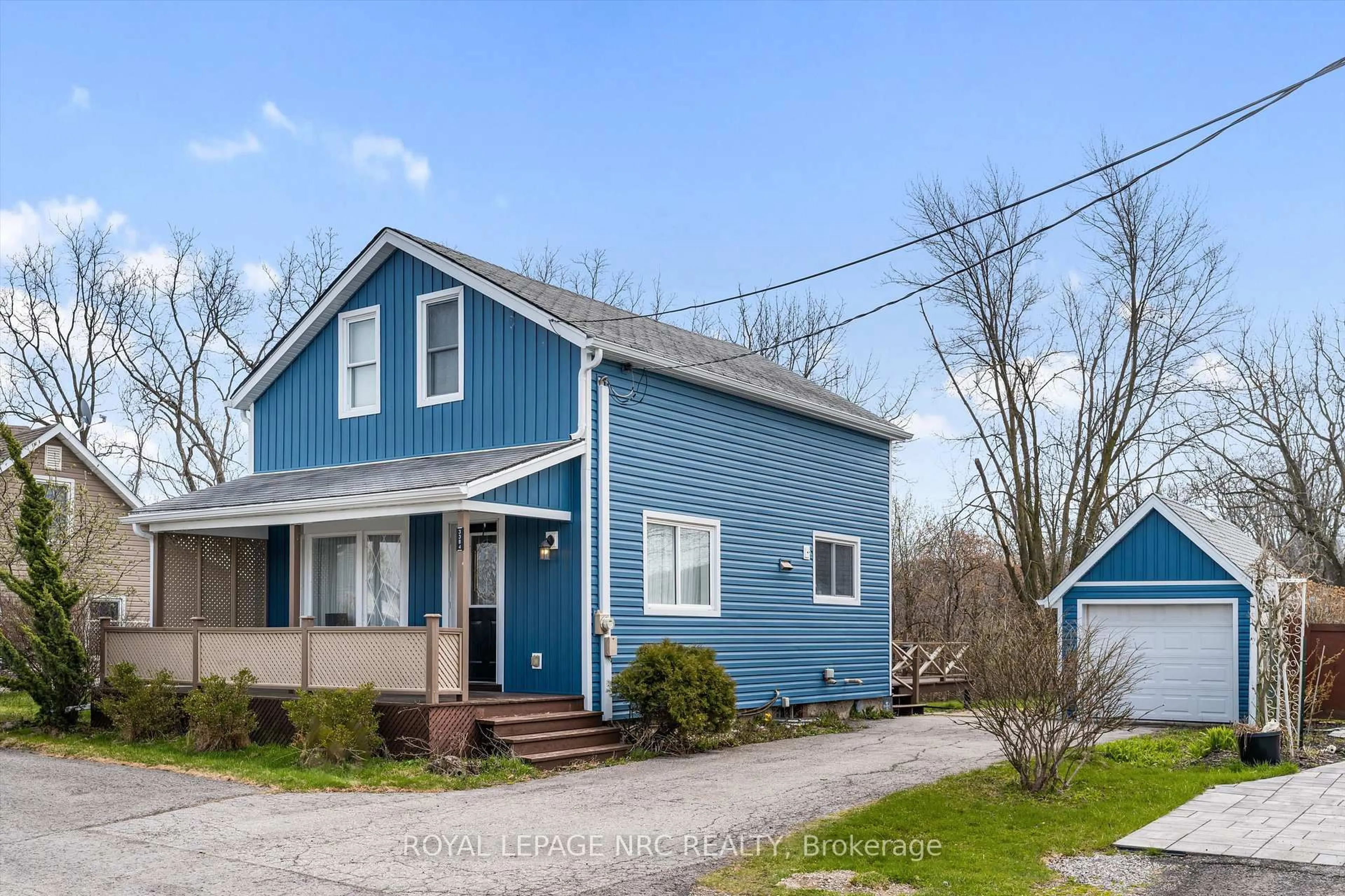 Home with vinyl exterior material, street for 3384 Johnson St, Lincoln Ontario L0R 2C0