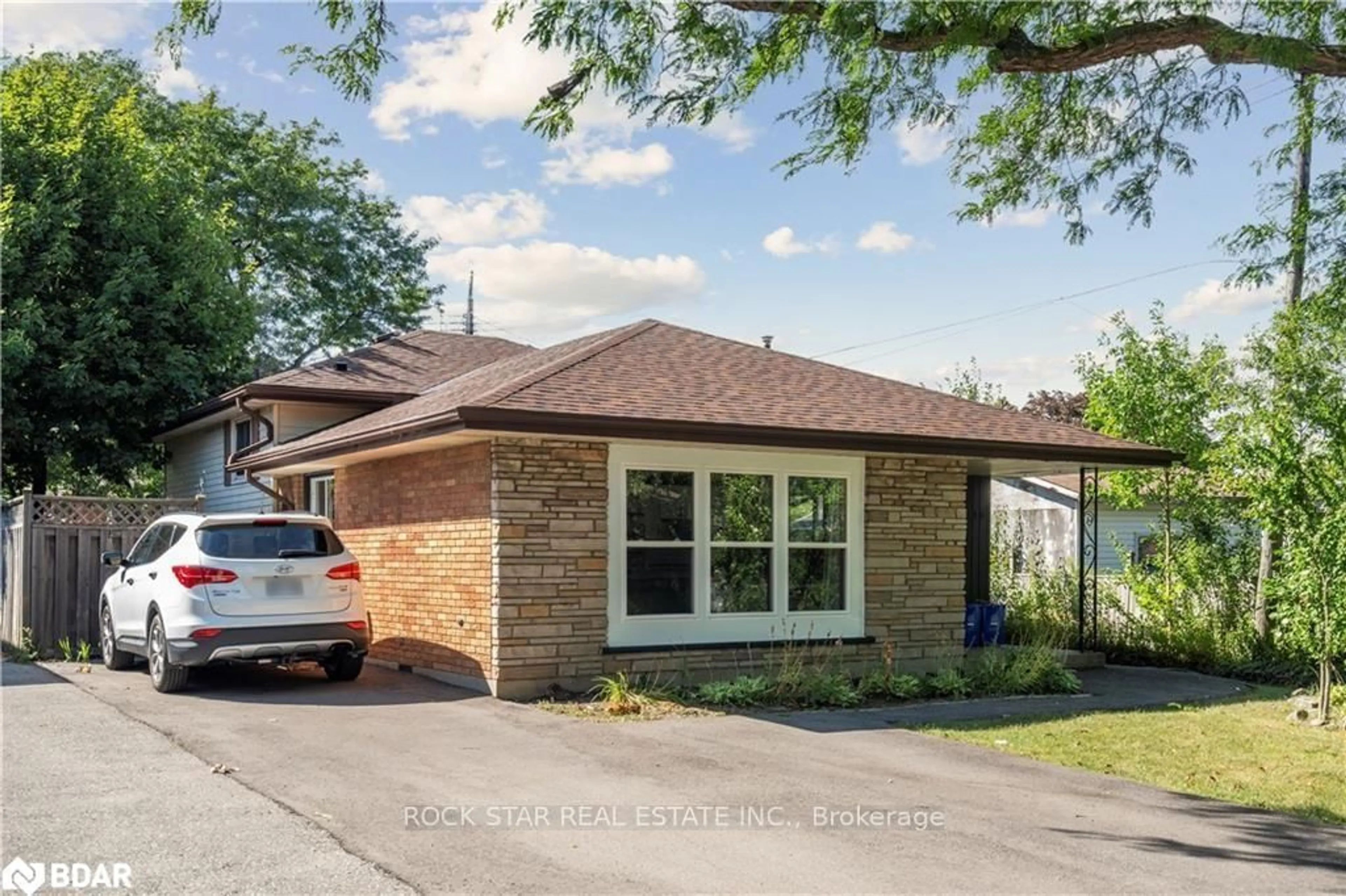 Home with brick exterior material, street for 10 Sycamore St, Hamilton Ontario L8T 3N7