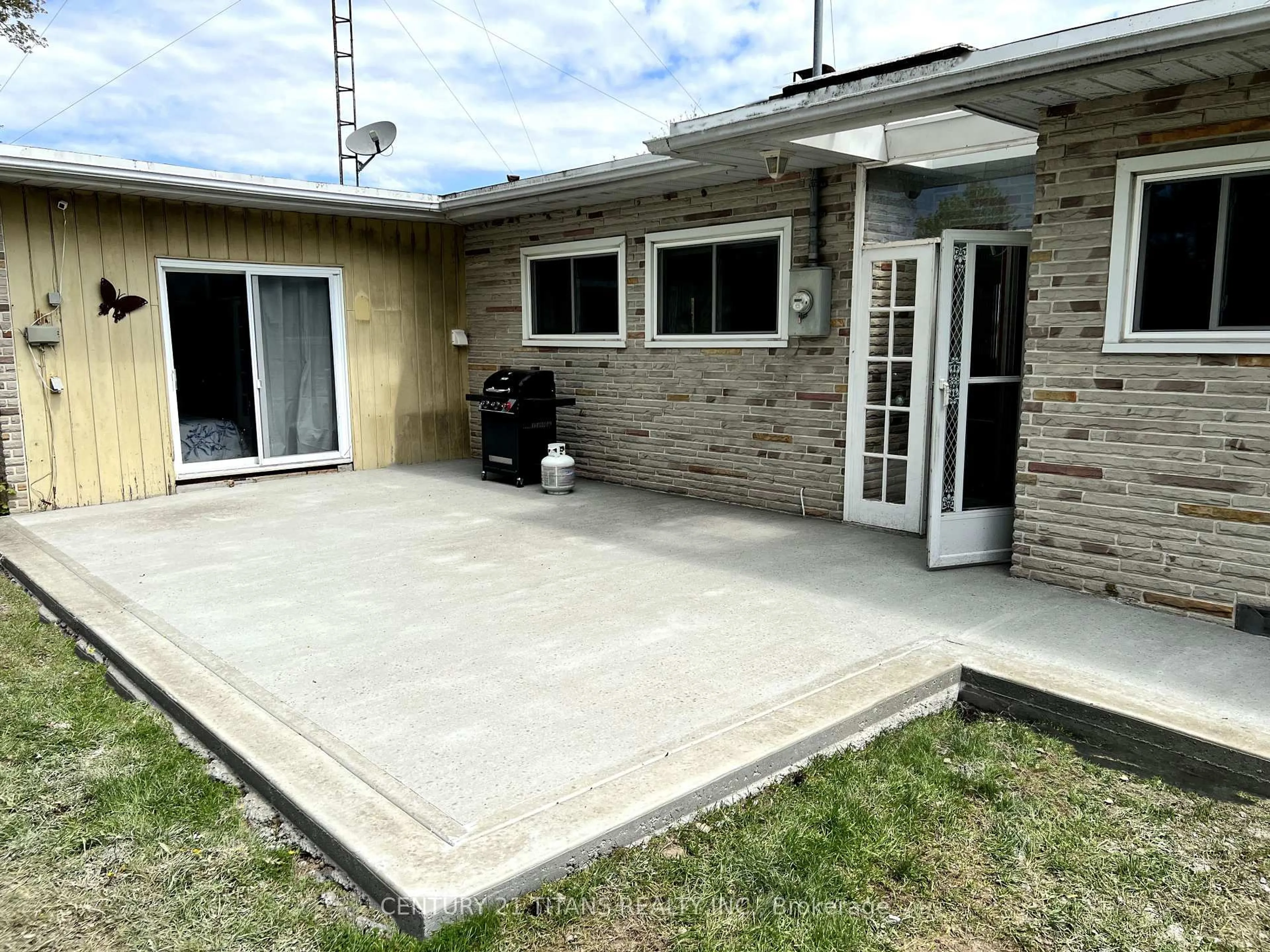 Patio, street for 21 Glassford Rd, Kawartha Lakes Ontario K0M 2C0