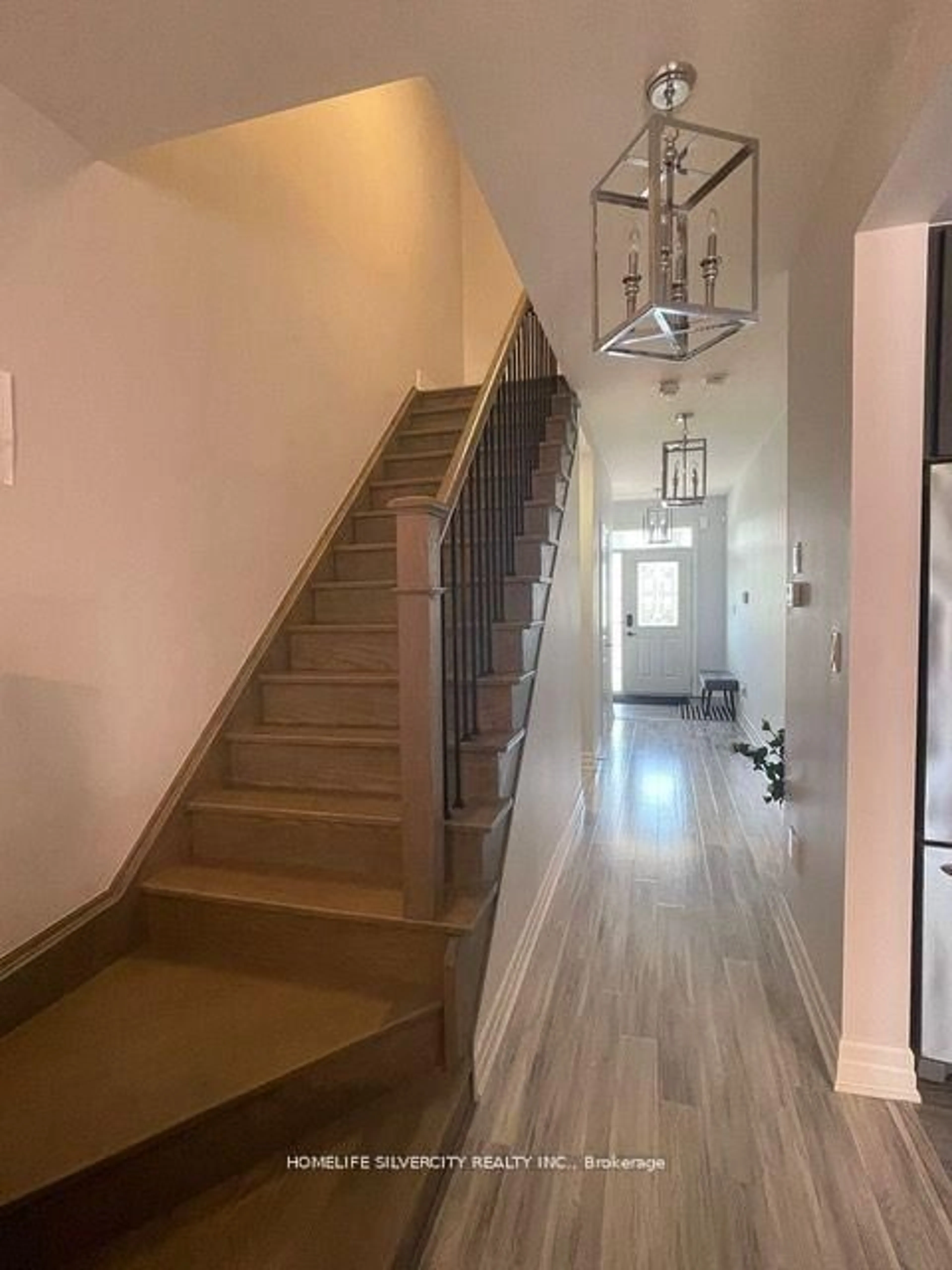 Indoor entryway for 4308 Shuttleworth Dr, Niagara Falls Ontario L2G 0X5