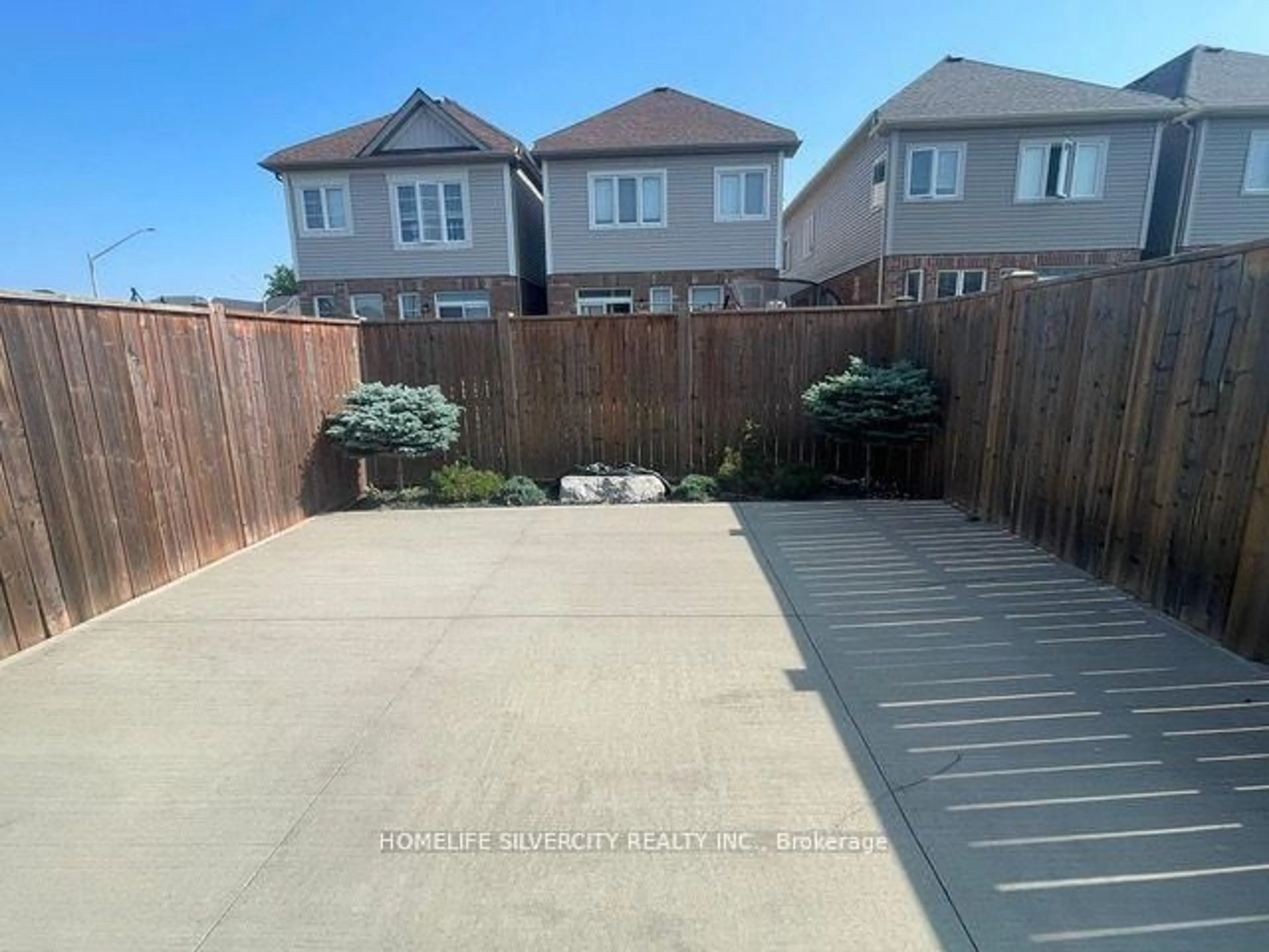 A pic from outside/outdoor area/front of a property/back of a property/a pic from drone, street for 4308 Shuttleworth Dr, Niagara Falls Ontario L2G 0X5