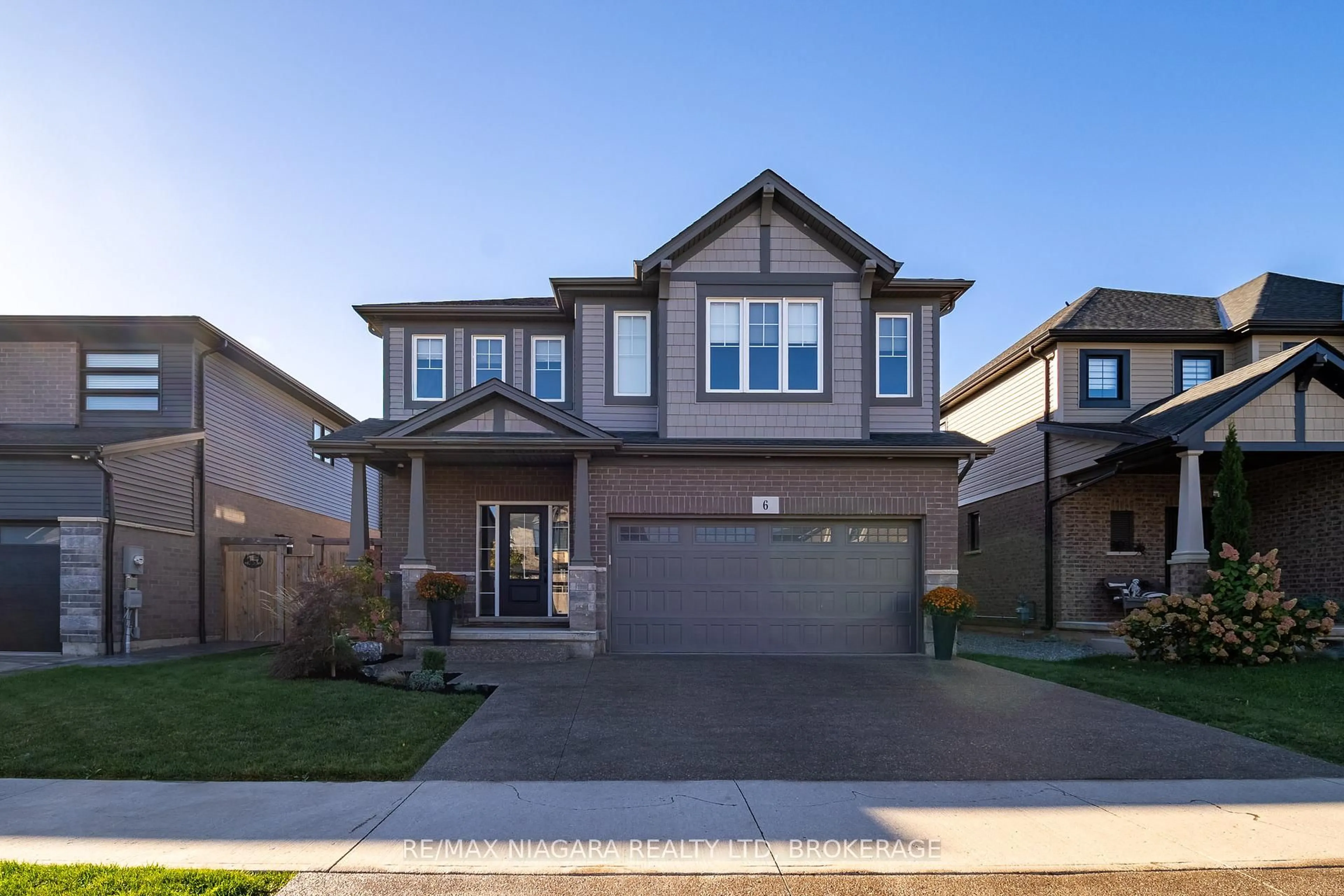 Home with brick exterior material, street for 6 Myrtle St, Pelham Ontario L0S 1E6