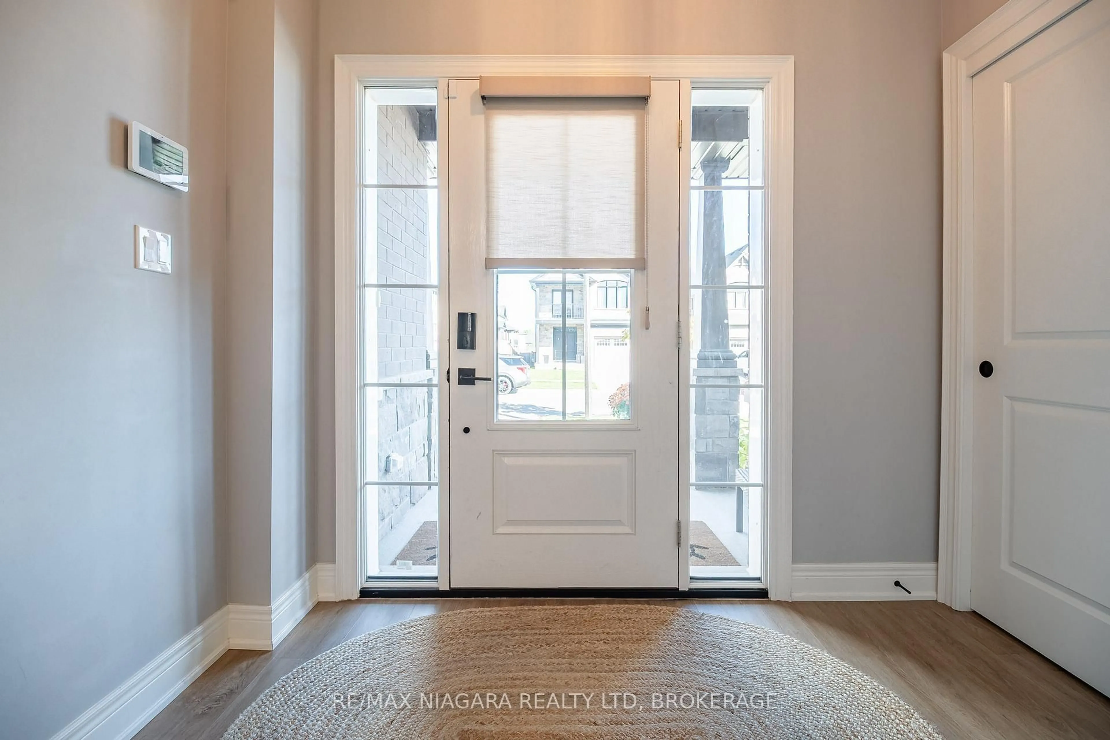 Indoor entryway for 6 Myrtle St, Pelham Ontario L0S 1E6