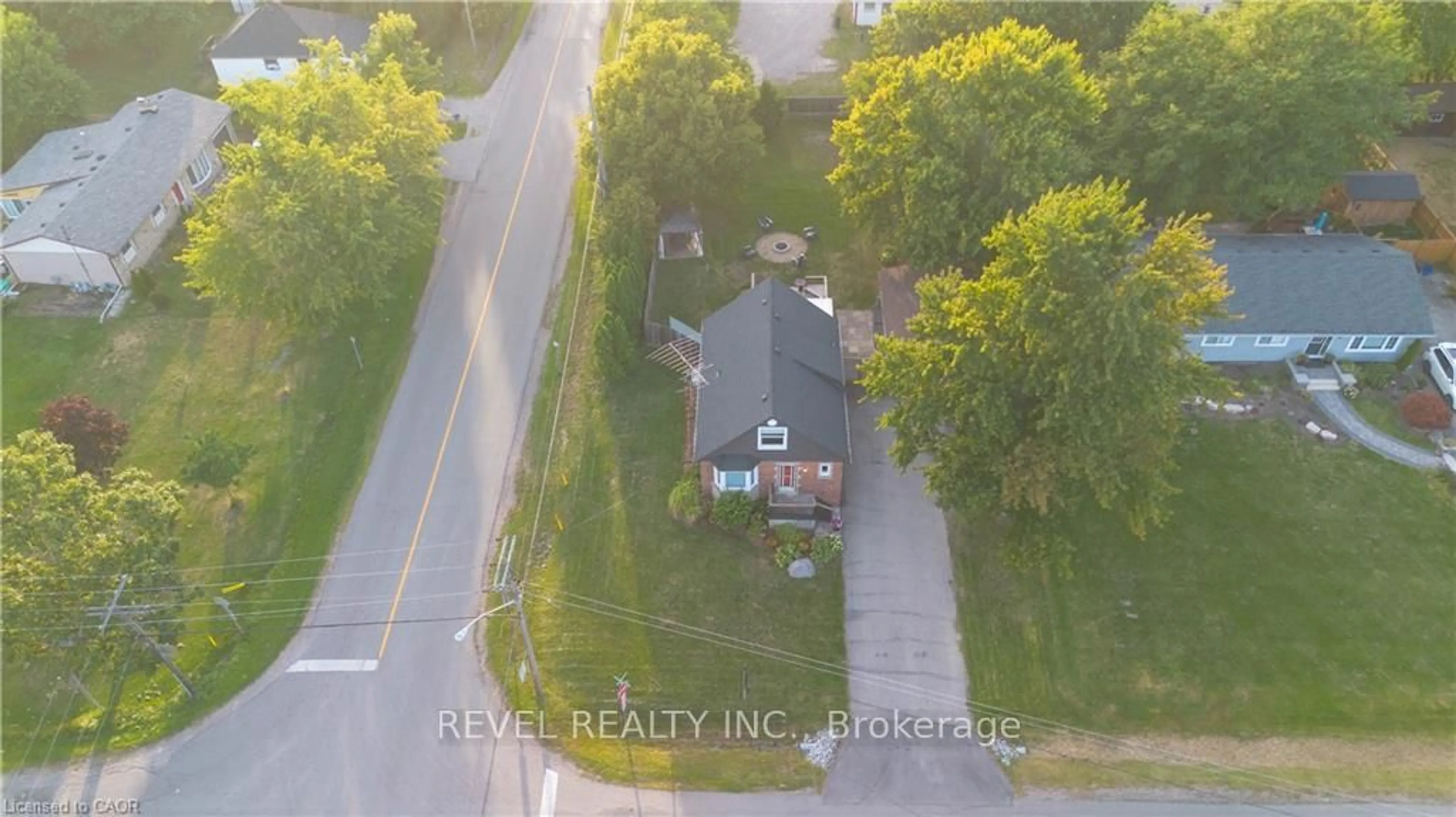 A pic from outside/outdoor area/front of a property/back of a property/a pic from drone, street for 680 Woodburn Rd, Hamilton Ontario L0R 1P0