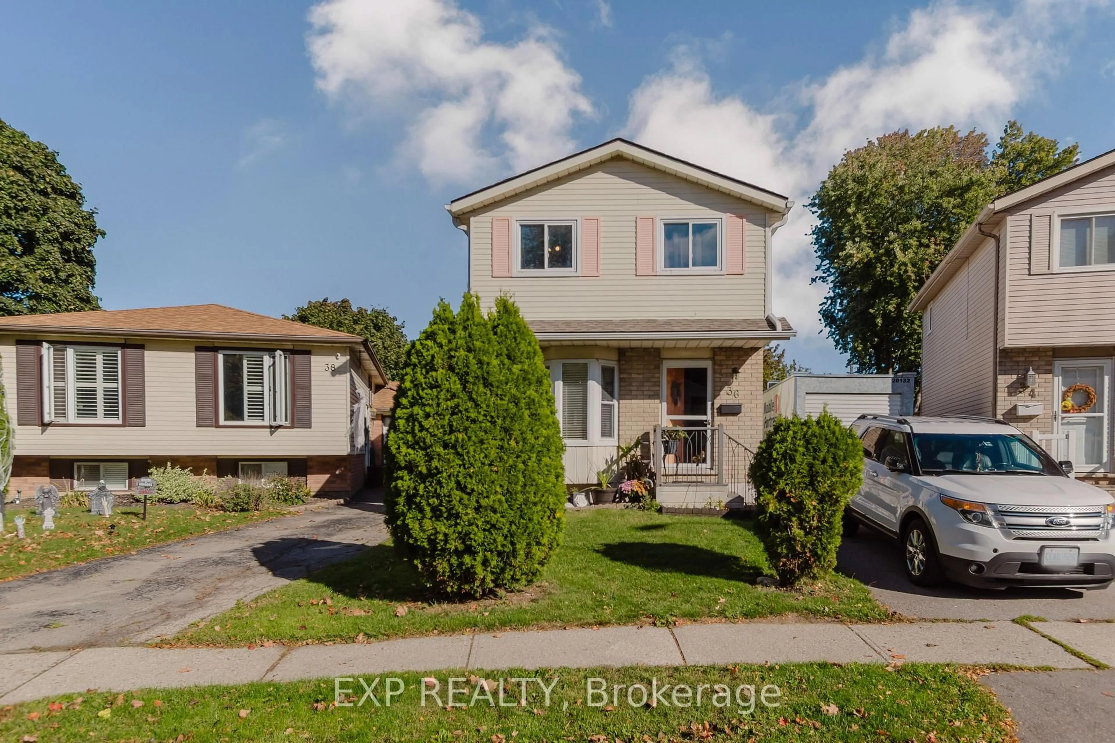 A pic from outside/outdoor area/front of a property/back of a property/a pic from drone, street for 36 Nautical Rd, Brantford Ontario N3P 1G6