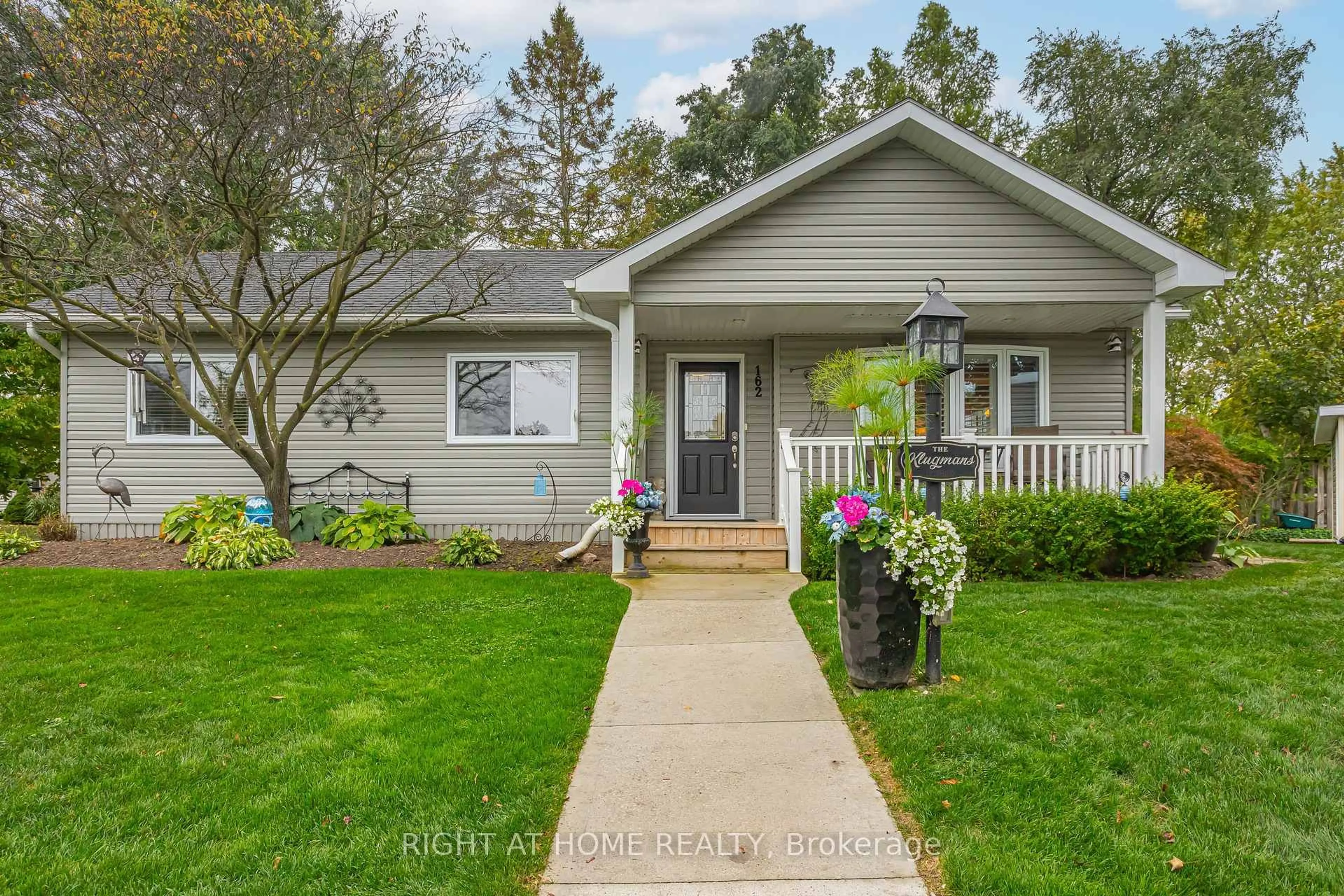 Home with vinyl exterior material, street for 162 Mississauga Pl, South Huron Ontario N0M 1T0