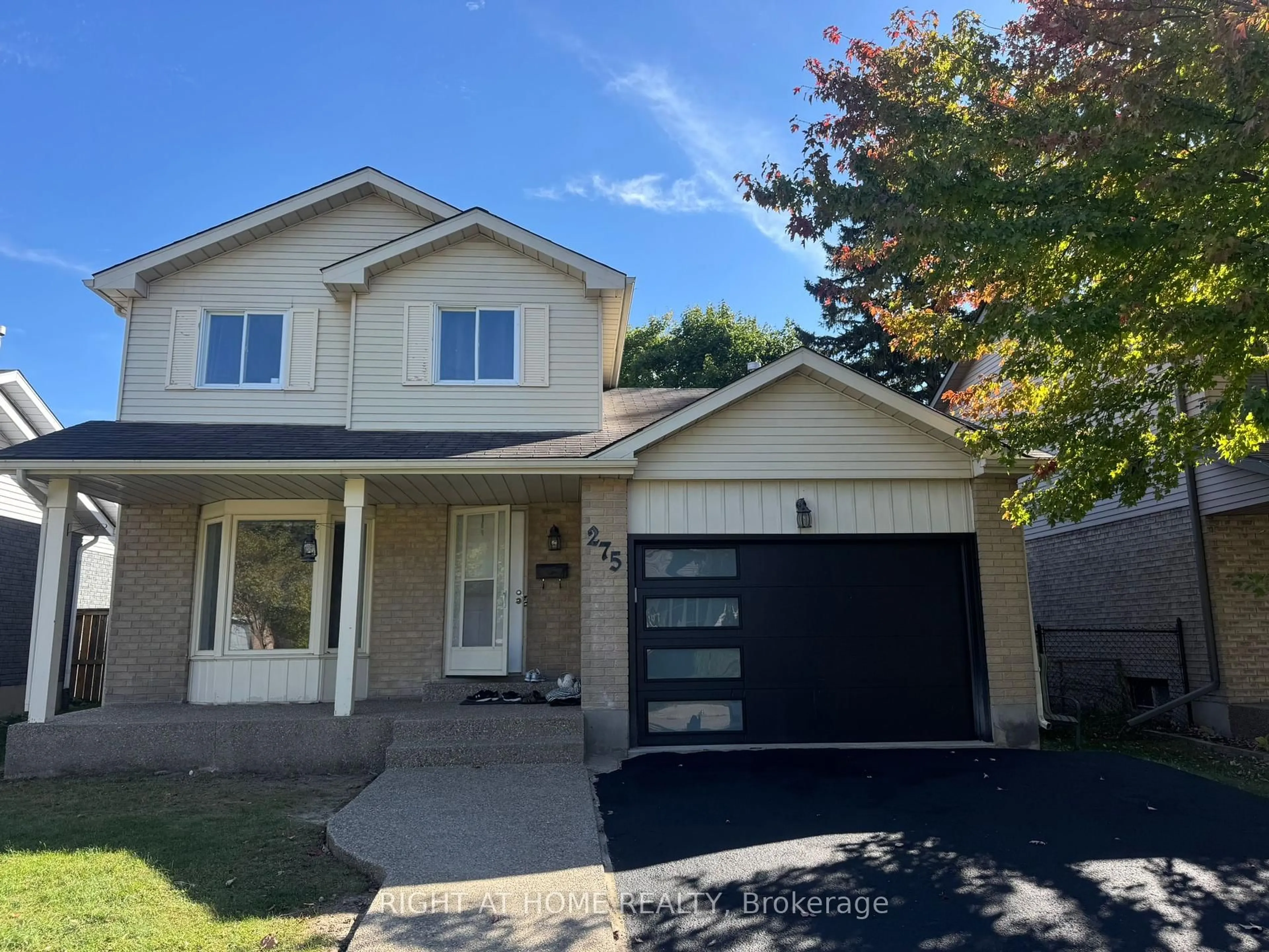 Home with vinyl exterior material, street for 275 Tagge Cres, Kitchener Ontario N2K 3R7
