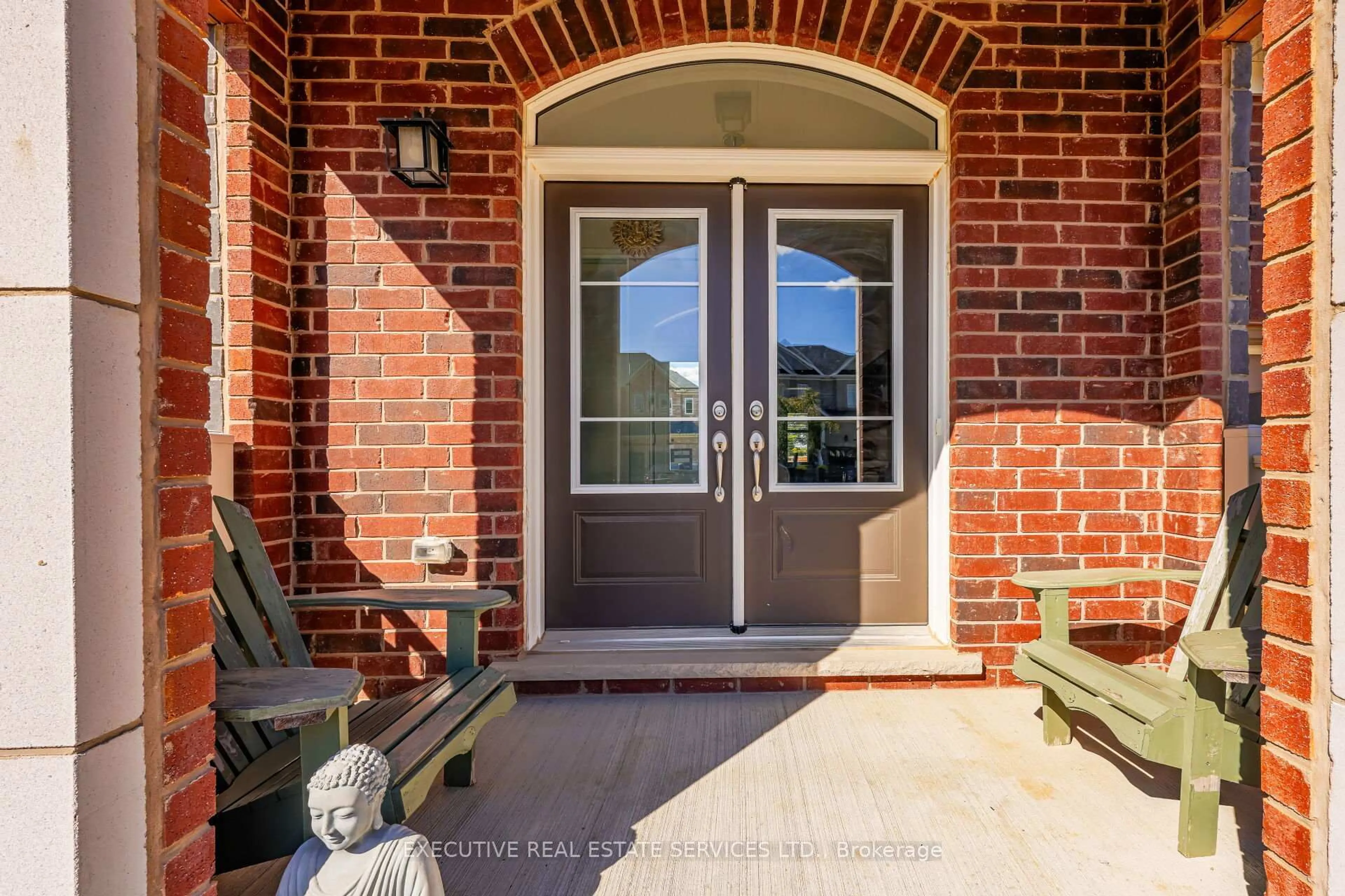 Indoor entryway for 5 Drake Ave, Brant Ontario N3L 0H9