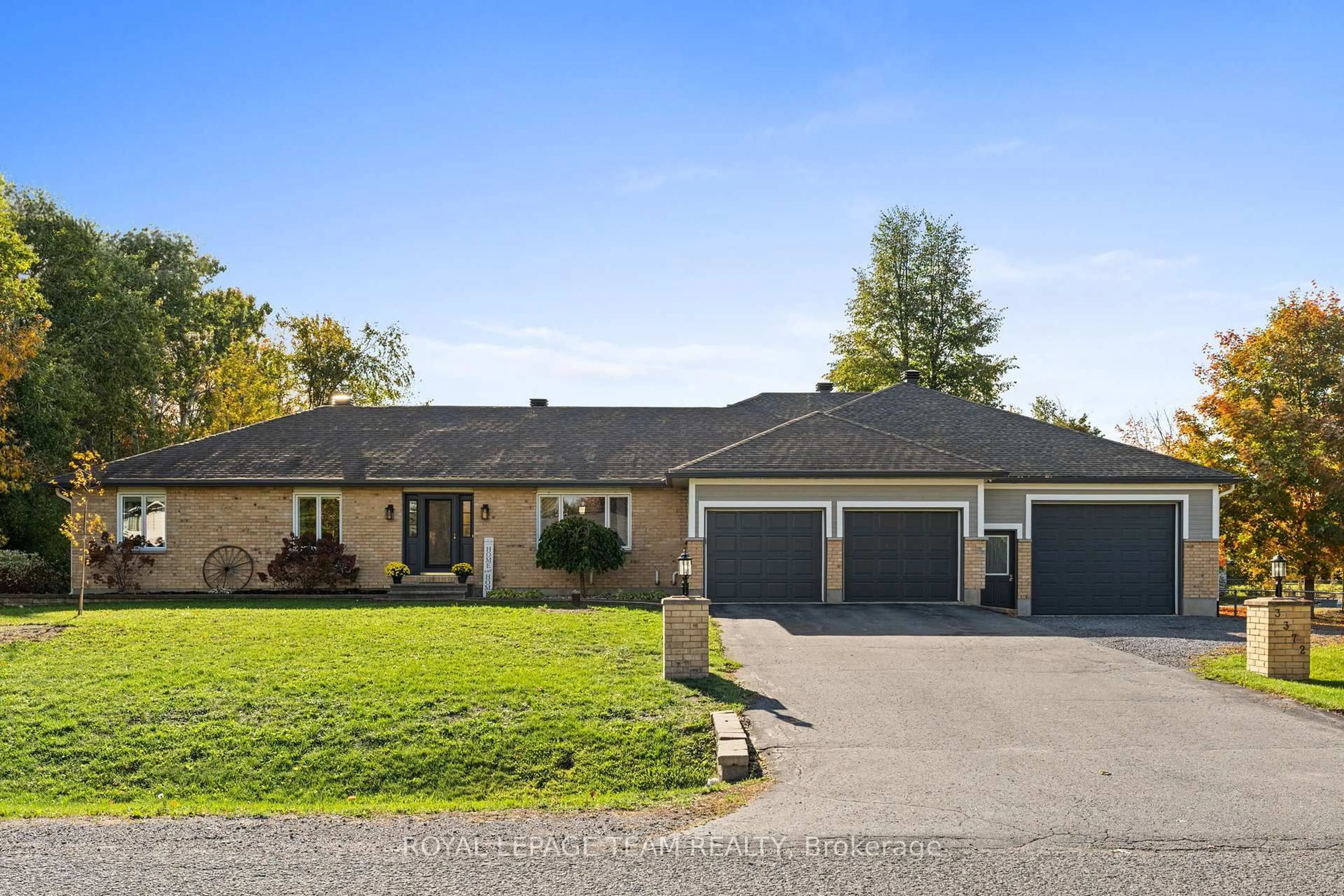 A pic from outside/outdoor area/front of a property/back of a property/a pic from drone, street for 3372 Bramble Lane, Osgoode Ontario K0A 2W0