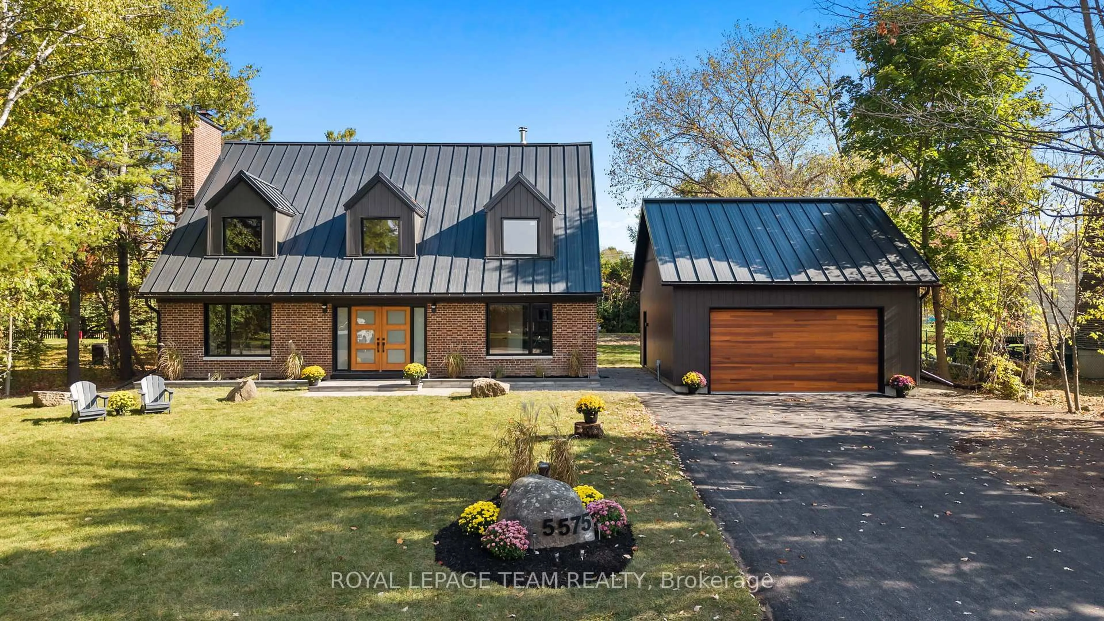 Home with brick exterior material, street for 5575 South Sunset Dr, Manotick Ontario K4M 1J4