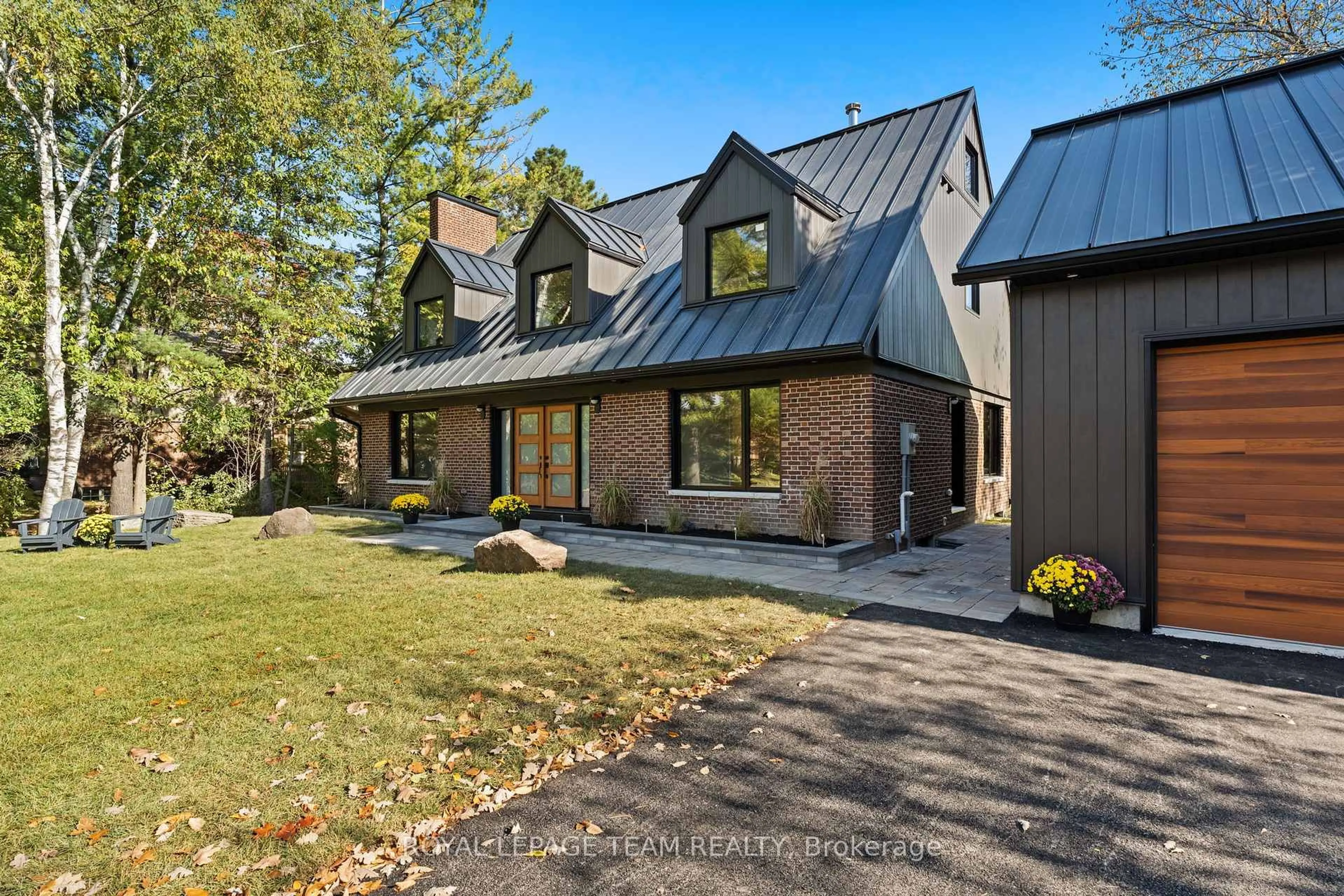 Home with brick exterior material, street for 5575 South Sunset Dr, Manotick Ontario K4M 1J4