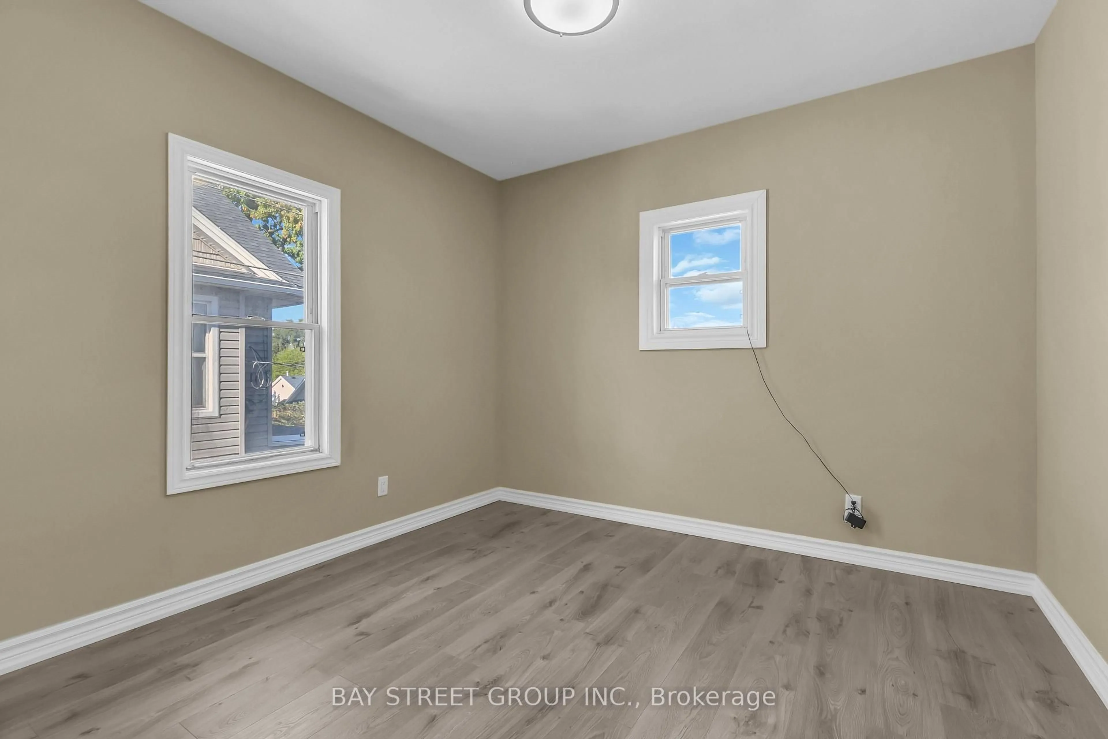 A pic of a room for 280-282 Campbell Ave, Windsor Ontario N9B 2H2