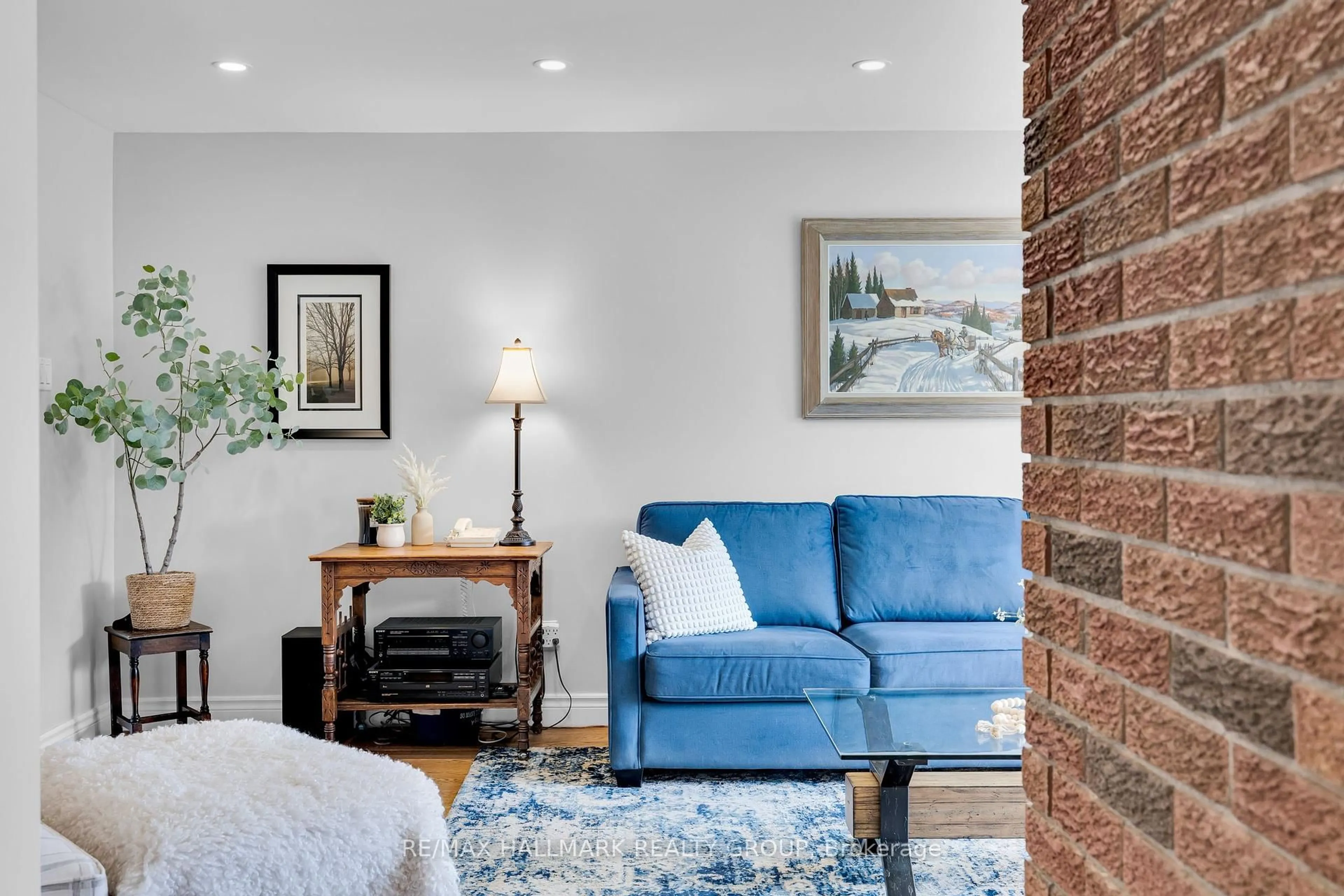 Living room with furniture, unknown for 118 Queensline Dr, Ottawa Ontario K2H 7J5