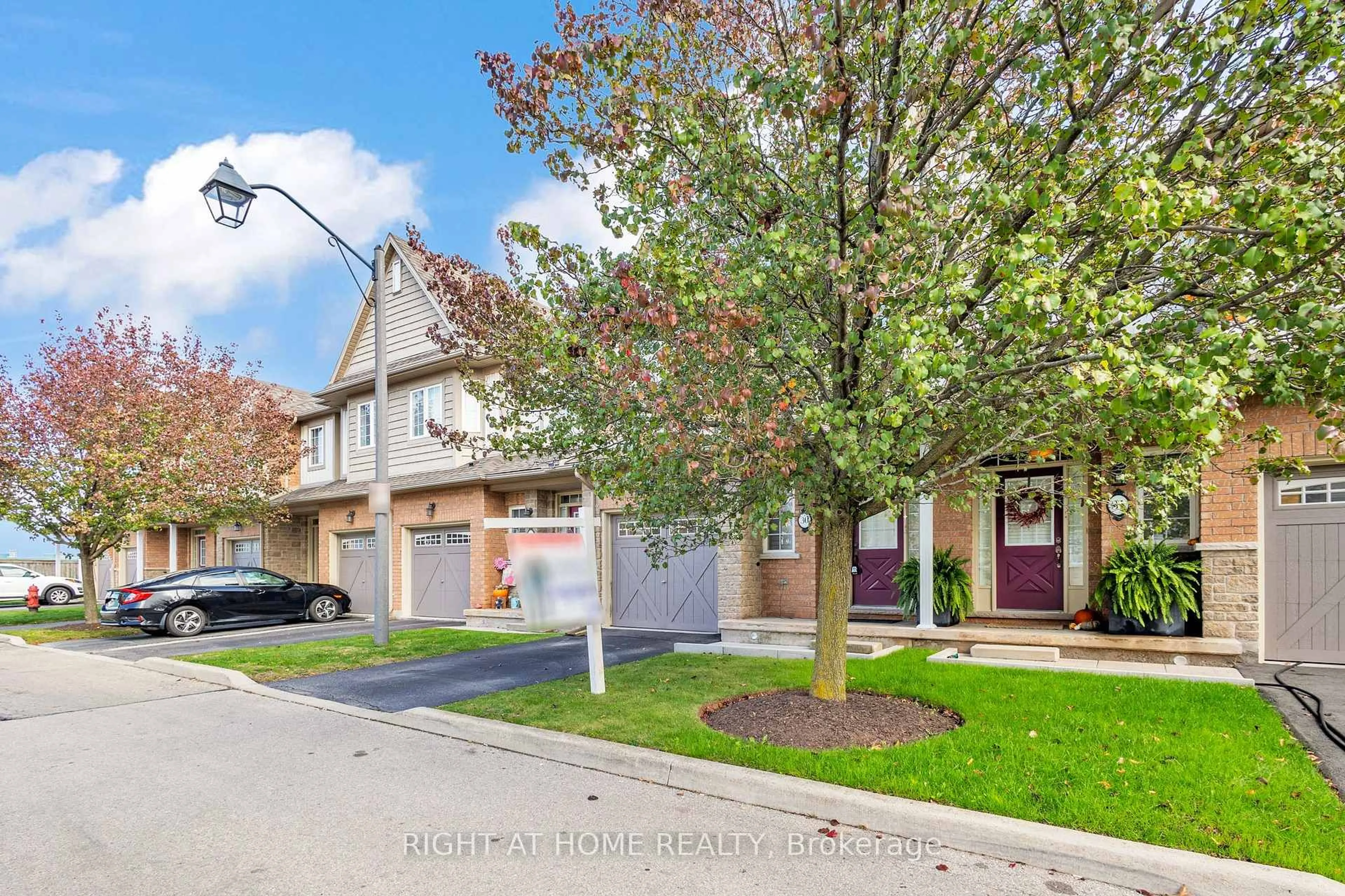 A pic from outside/outdoor area/front of a property/back of a property/a pic from drone, street for 170 DEWITT Rd, Hamilton Ontario L8E 0B4
