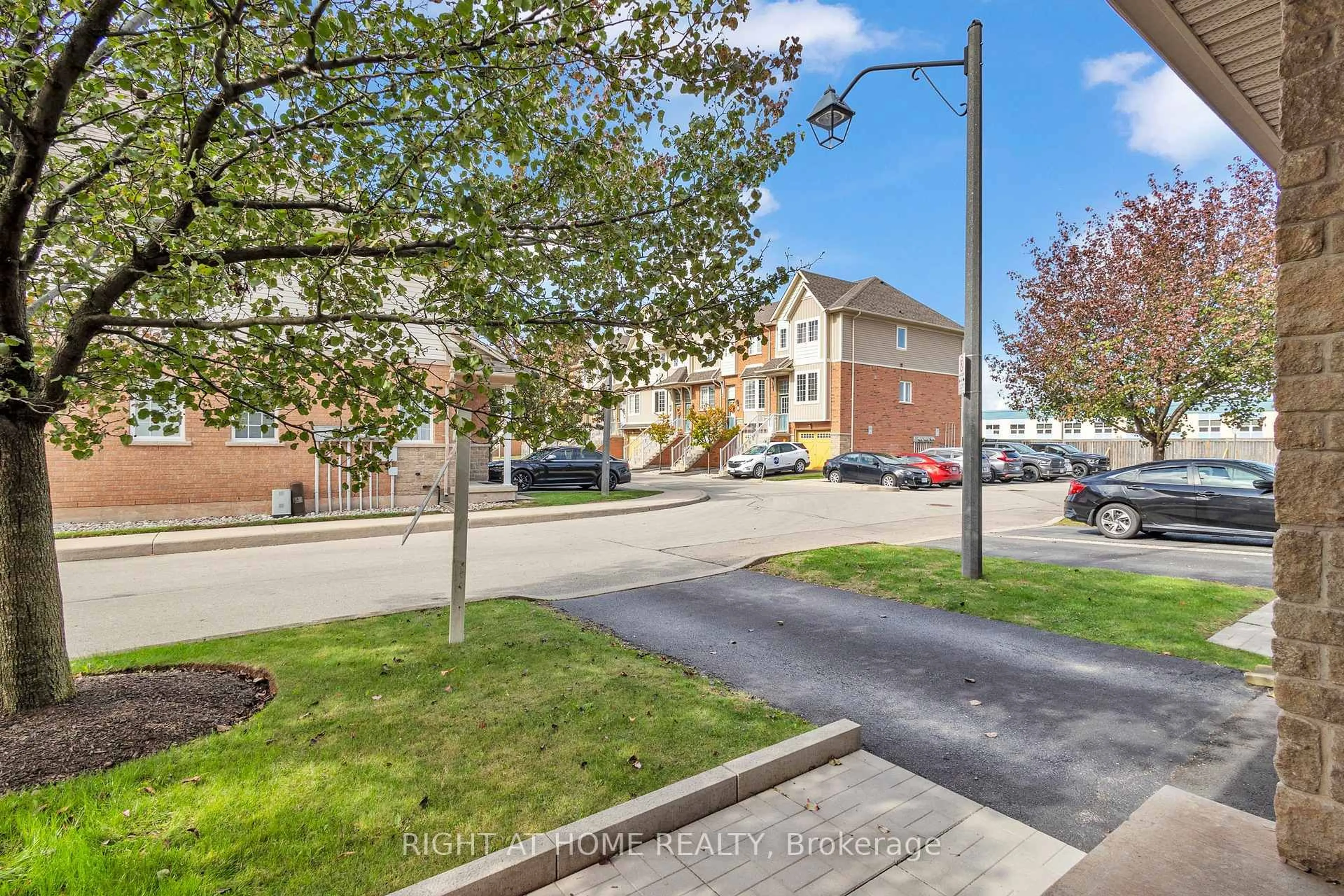 A pic from outside/outdoor area/front of a property/back of a property/a pic from drone, street for 170 DEWITT Rd, Hamilton Ontario L8E 0B4