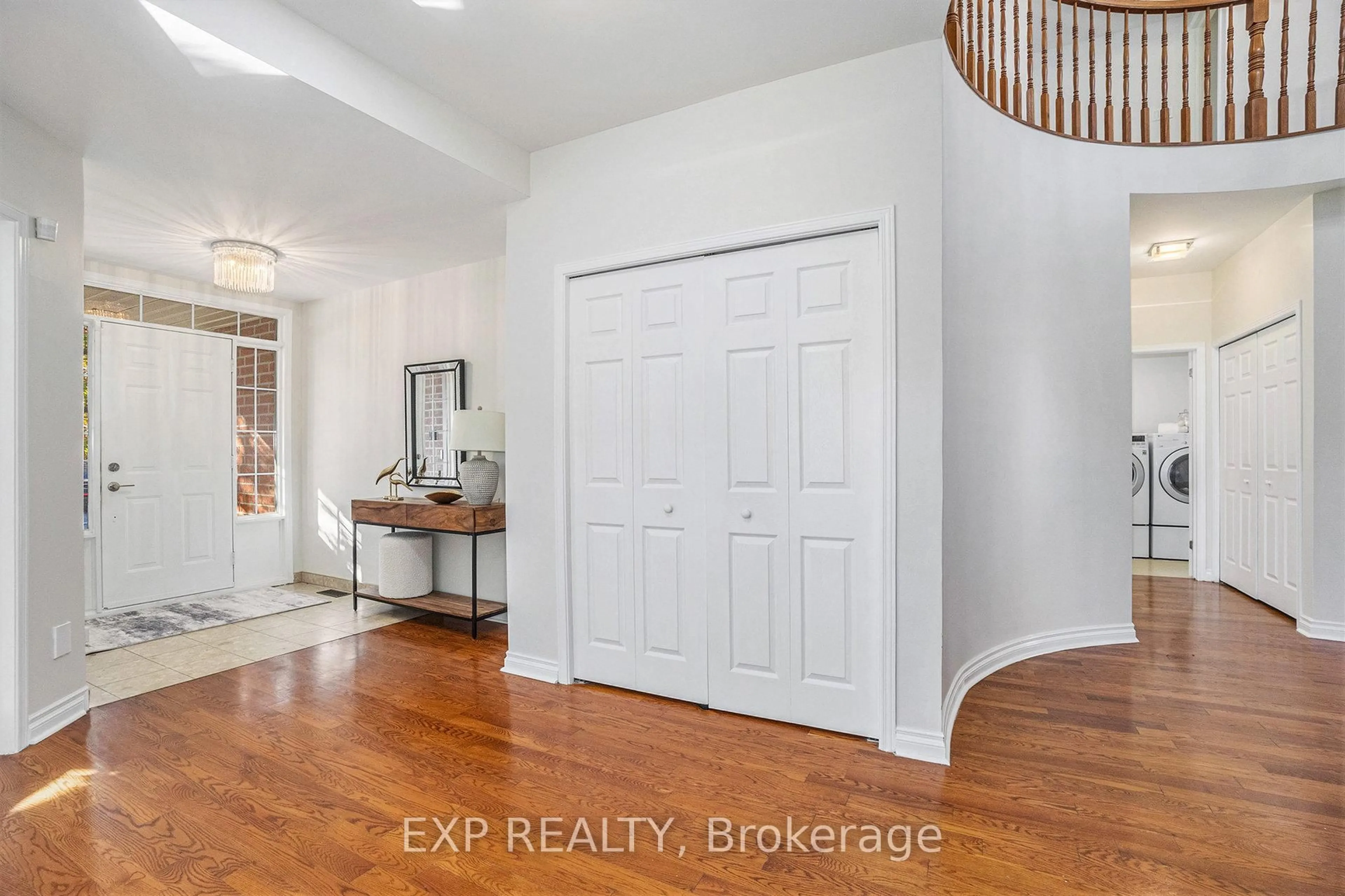 Indoor entryway for 2400 Des Pruches Ave, Ottawa Ontario K1W 1K5