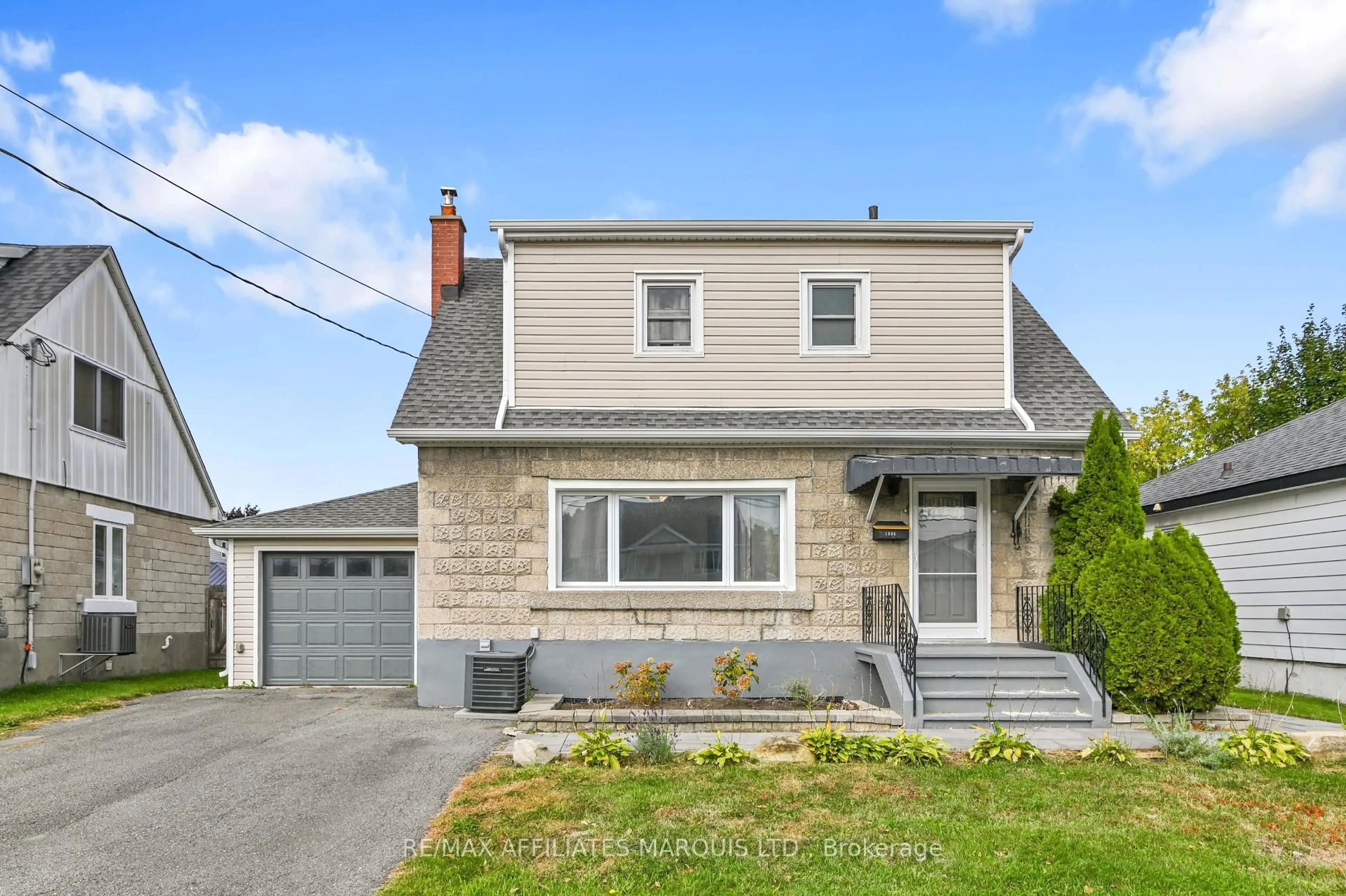 Home with vinyl exterior material, street for 1006 SECOND St, Cornwall Ontario K6H 2A9