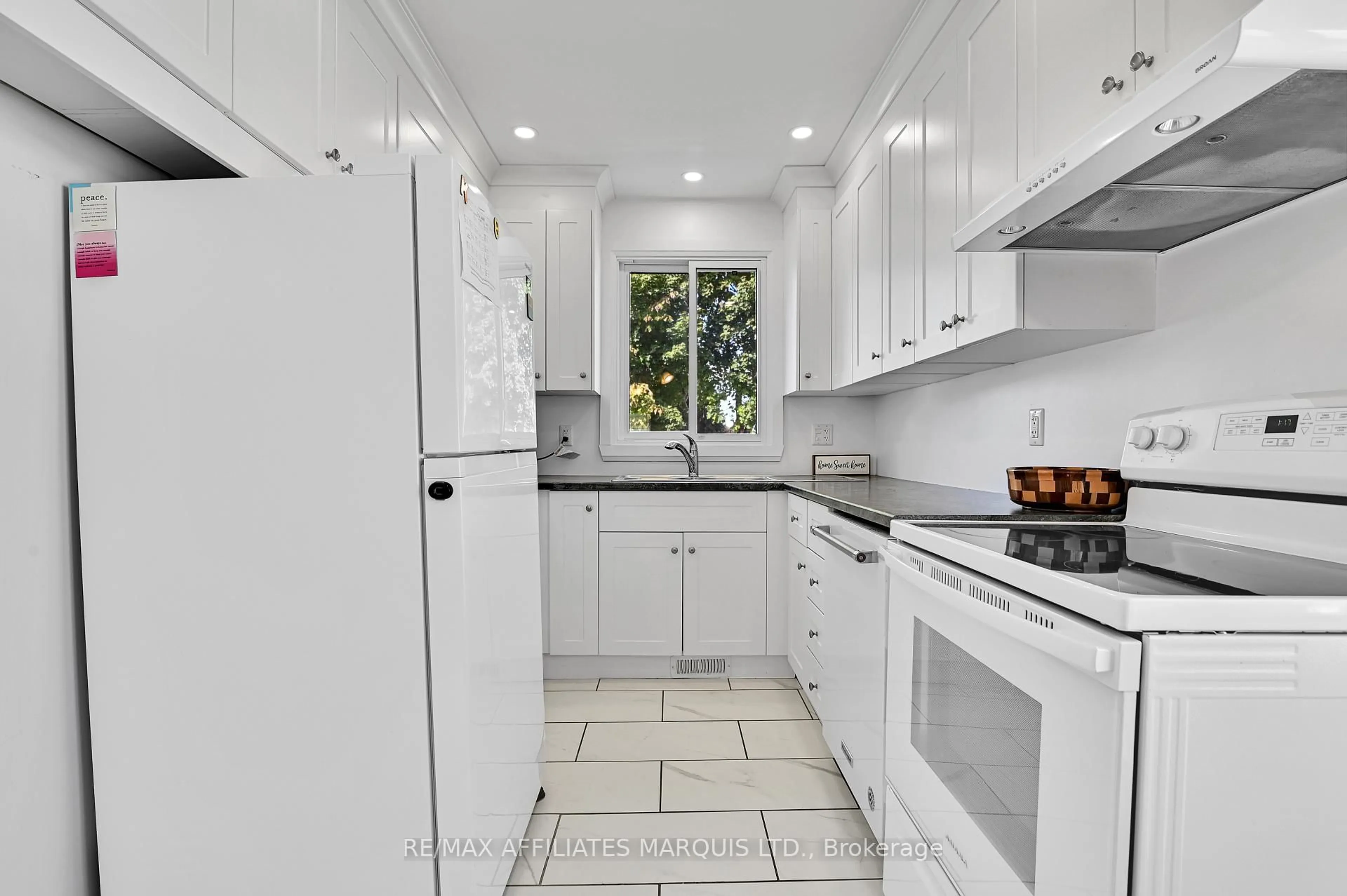 Standard kitchen, ceramic/tile floor for 1006 SECOND St, Cornwall Ontario K6H 2A9