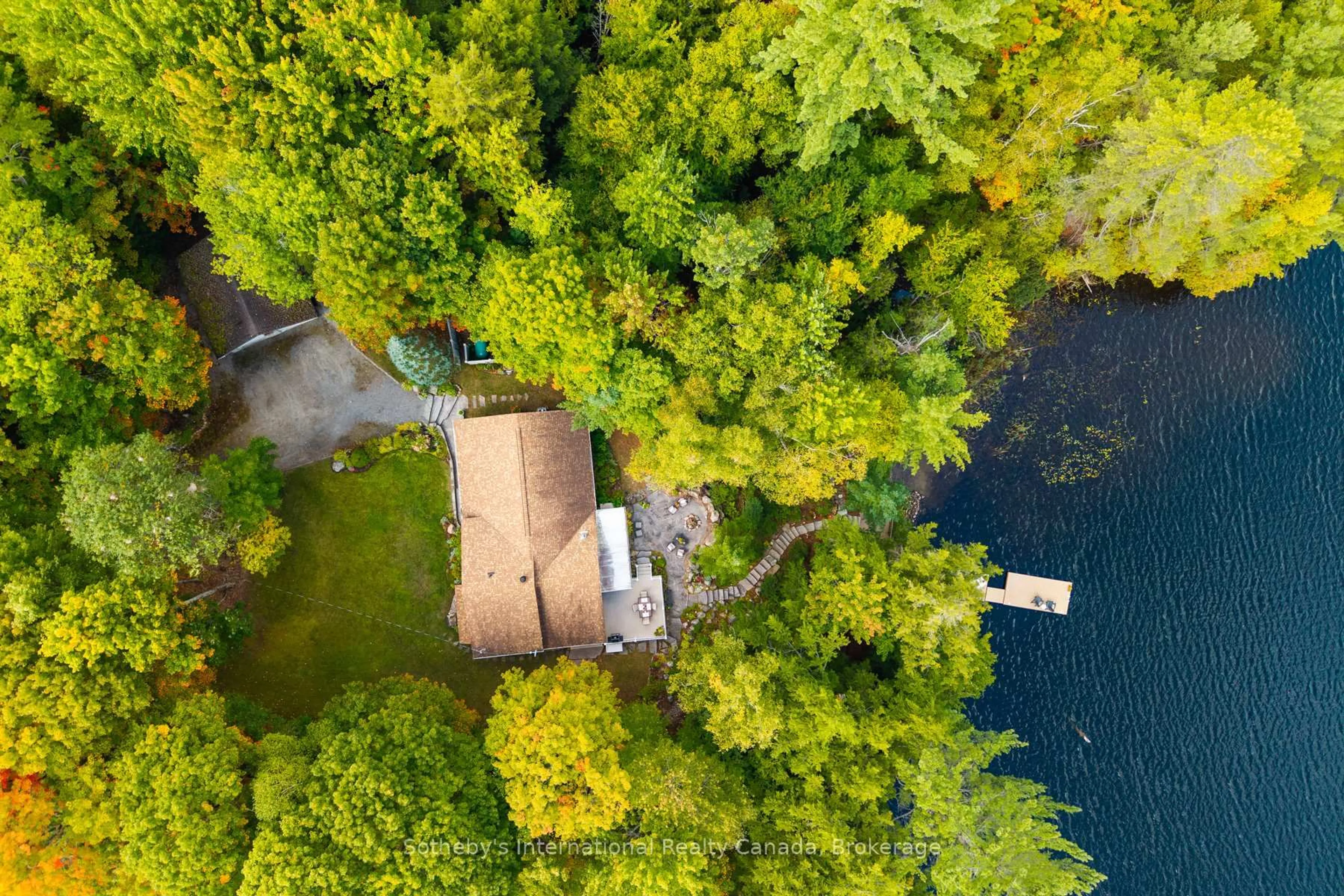 A pic from outside/outdoor area/front of a property/back of a property/a pic from drone, water/lake/river/ocean view for 20 Fish Rock Rd, Huntsville Ontario P1H 2N5