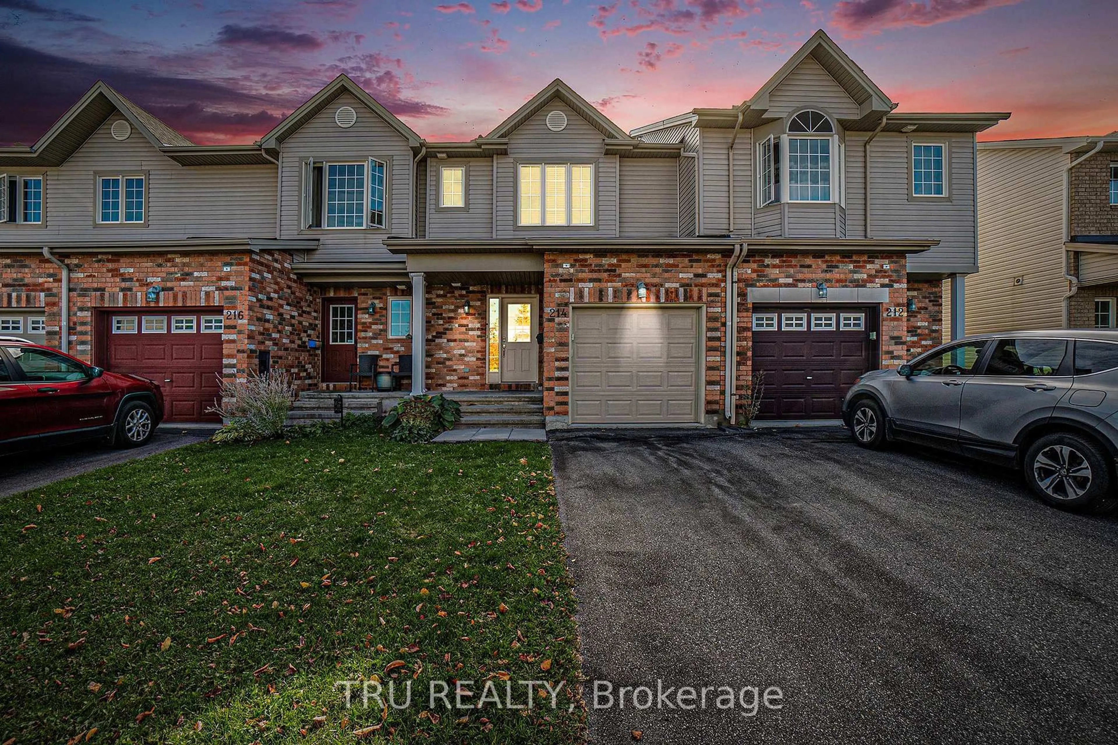A pic from outside/outdoor area/front of a property/back of a property/a pic from drone, street for 214 Arrita St, Ottawa Ontario K2S 0J7