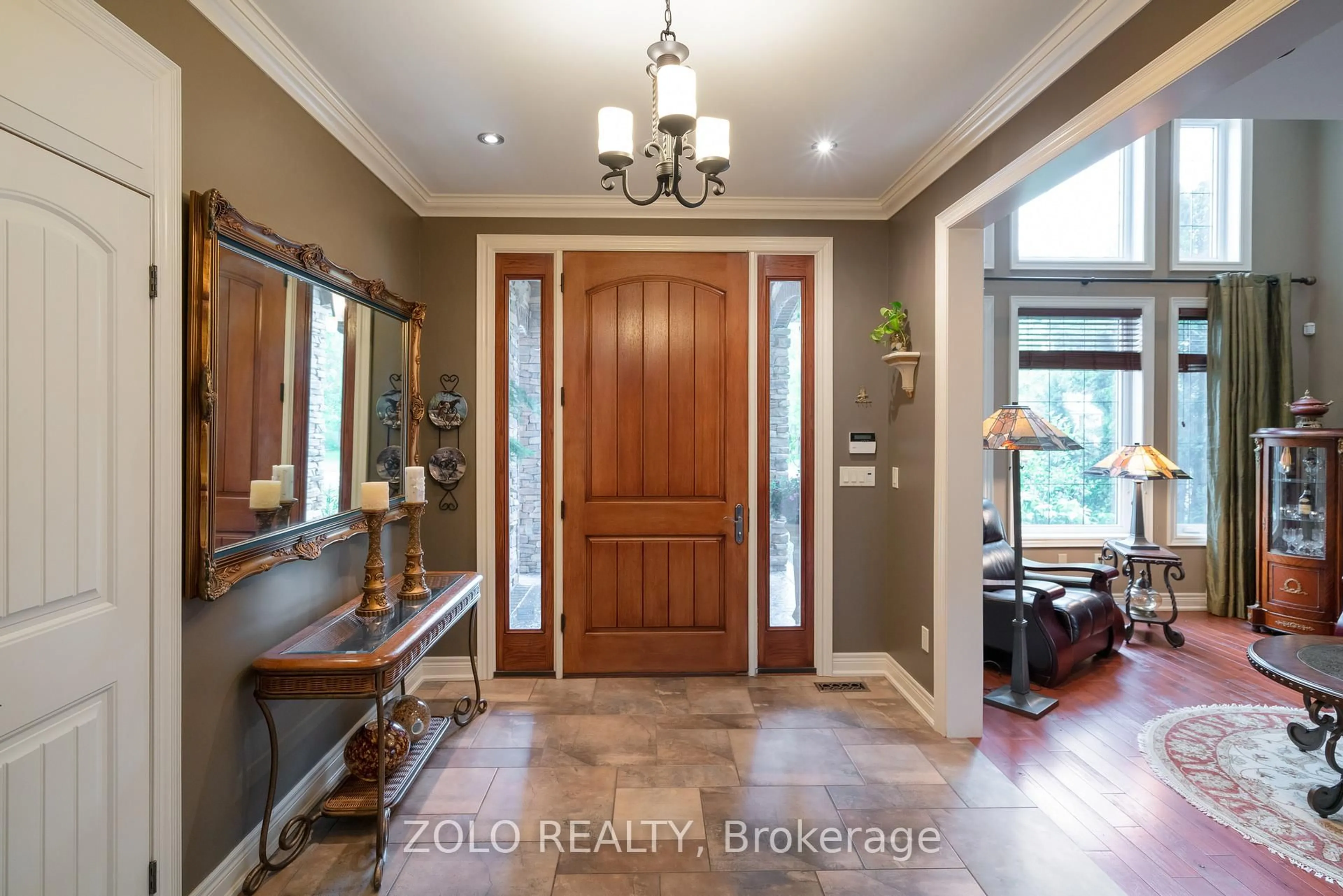 Indoor entryway for 4658 Lyons Pkwy, Niagara Falls Ontario L2G 0A4