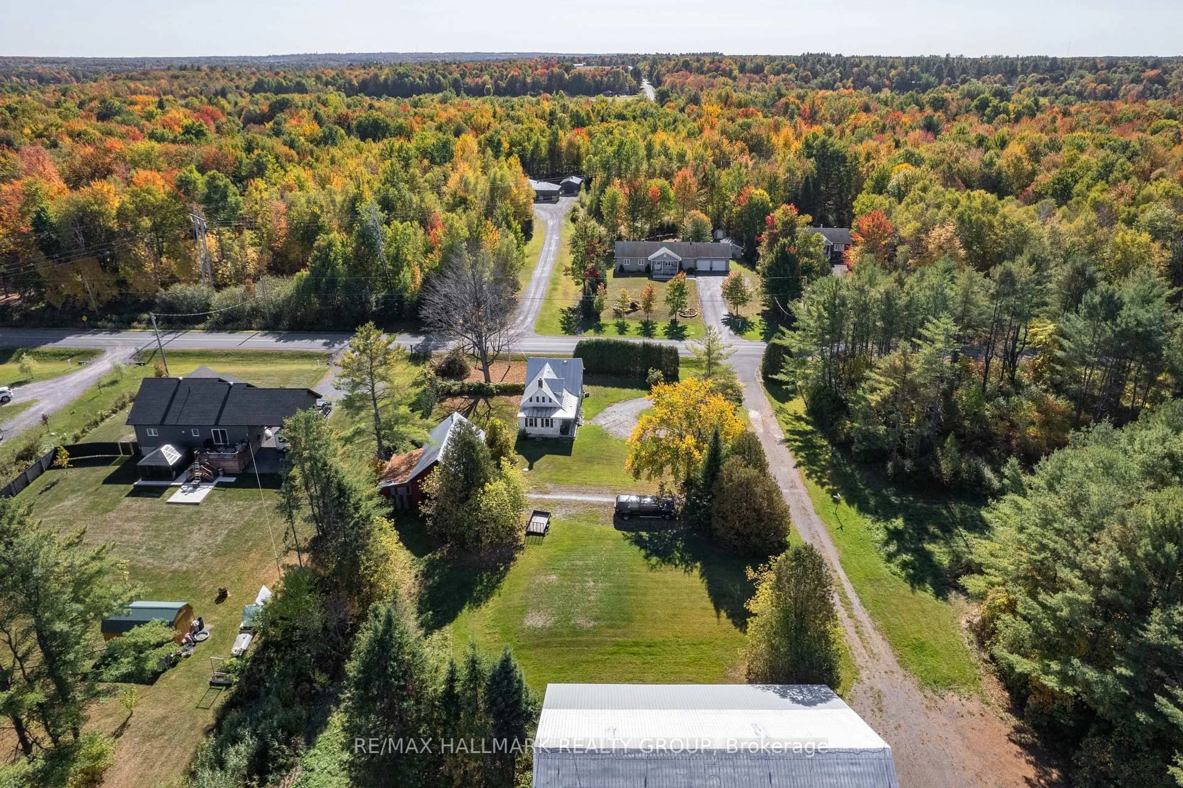 A pic from outside/outdoor area/front of a property/back of a property/a pic from drone, unknown for 1677 Ste Anne Rd, Champlain Ontario K0B 1K0