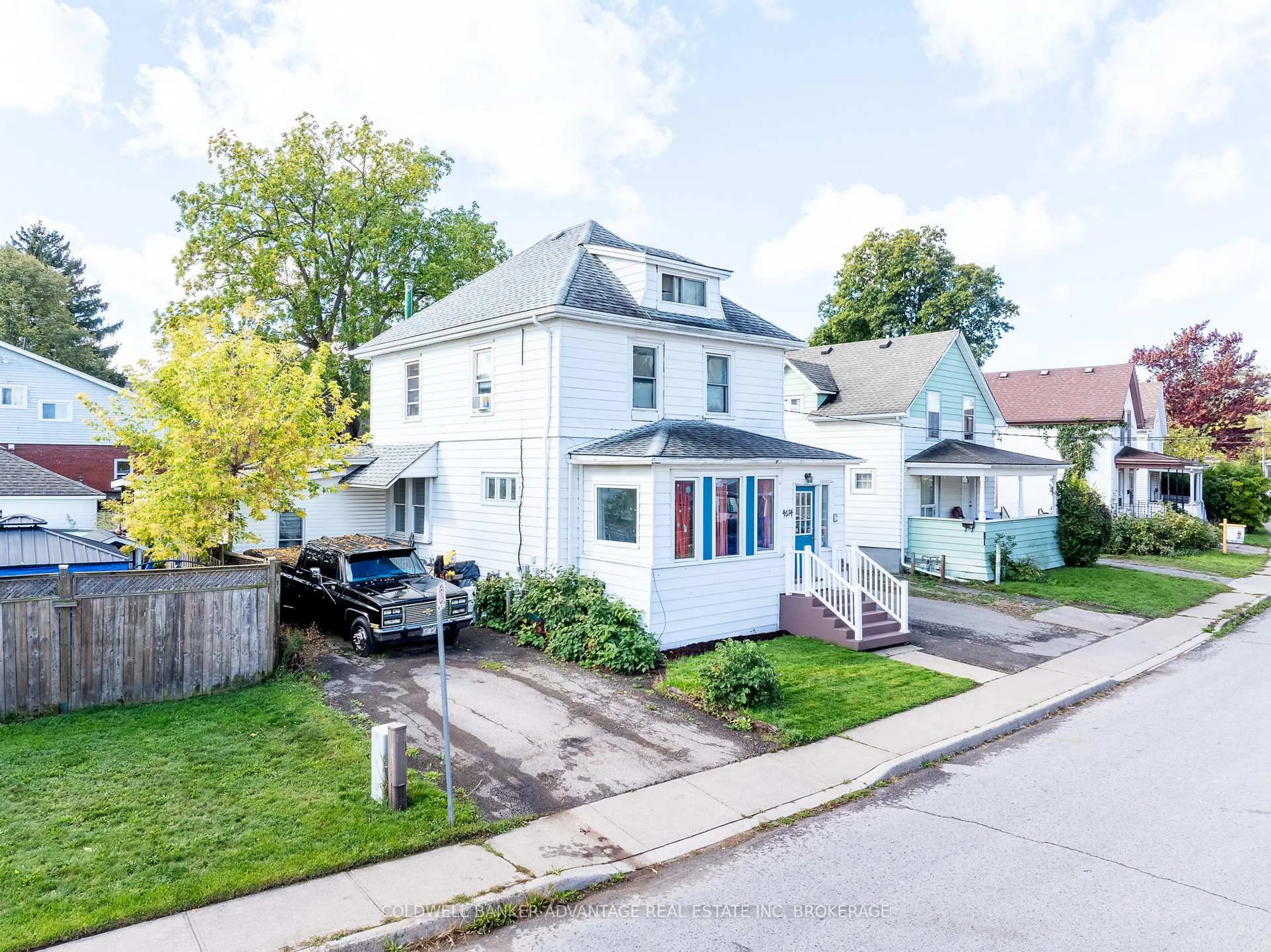 A pic from outside/outdoor area/front of a property/back of a property/a pic from drone, street for 4674 Ryerson Cres, Niagara Falls Ontario L2E 1E5