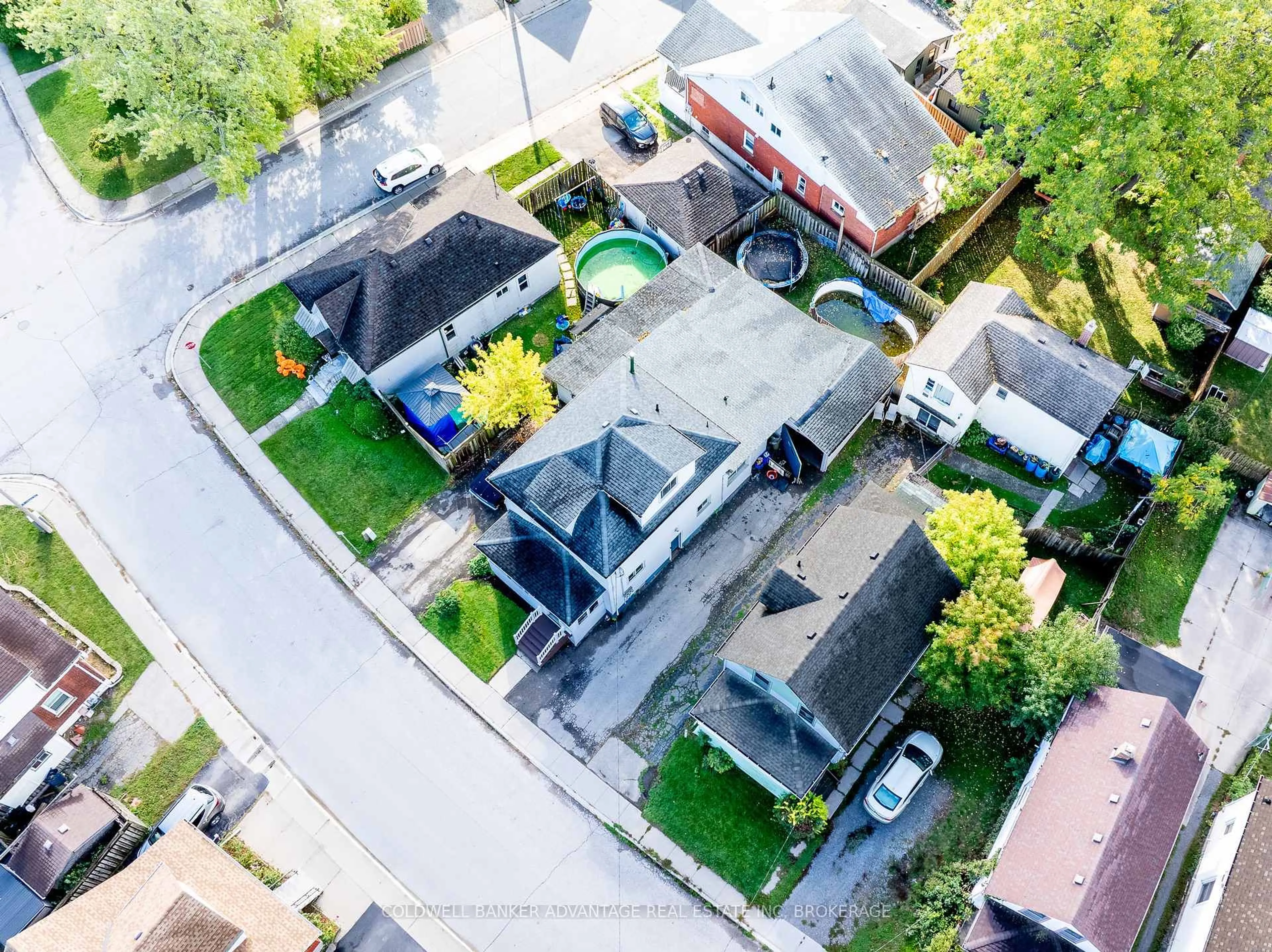 A pic from outside/outdoor area/front of a property/back of a property/a pic from drone, street for 4674 Ryerson Cres, Niagara Falls Ontario L2E 1E5