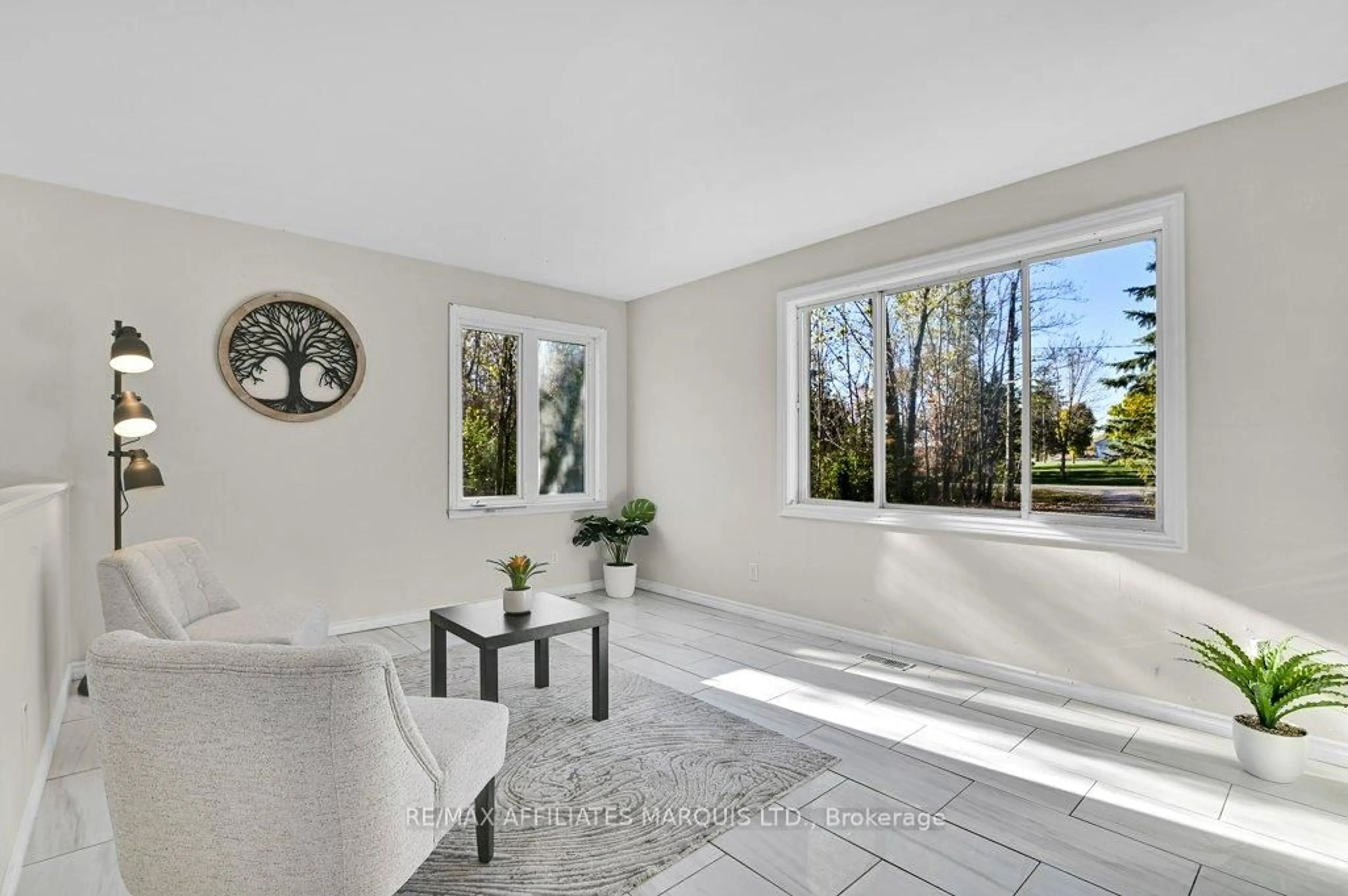 Contemporary bathroom, ceramic/tile floor for 21450 Concession 10 Rd, South Glengarry Ontario K0C 1A0