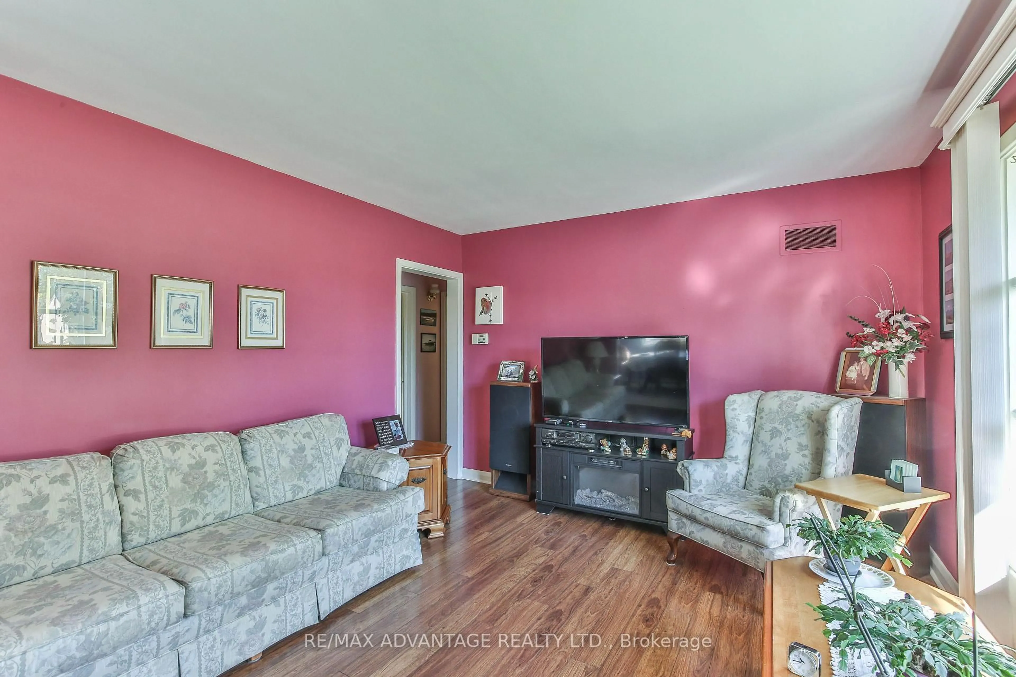 Living room with furniture, unknown for 237 Rainbow Ave, London East Ontario N5W 4V9