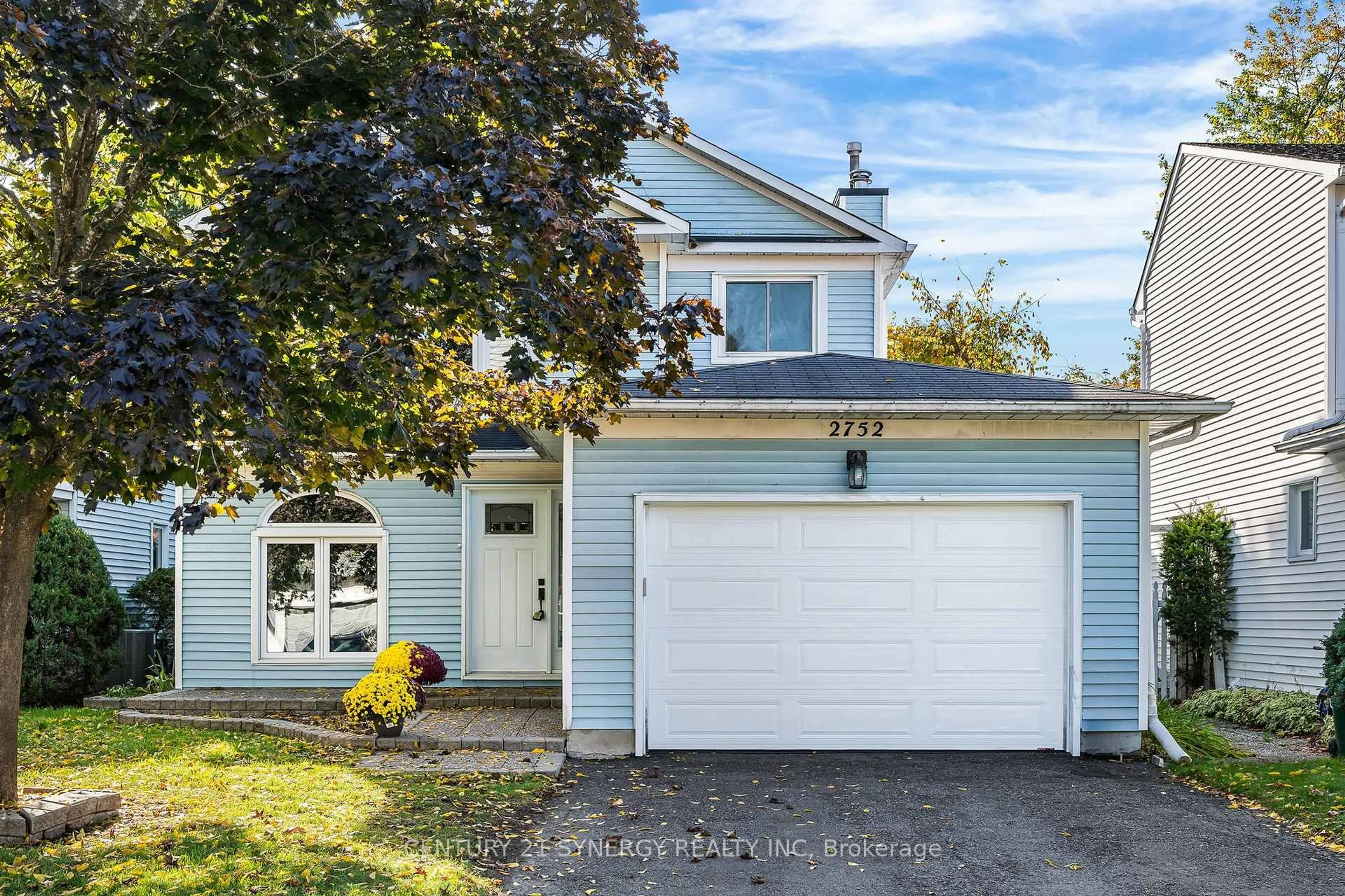 Home with vinyl exterior material, street for 2752 Wyldewood St, Ottawa Ontario K1T 2S4