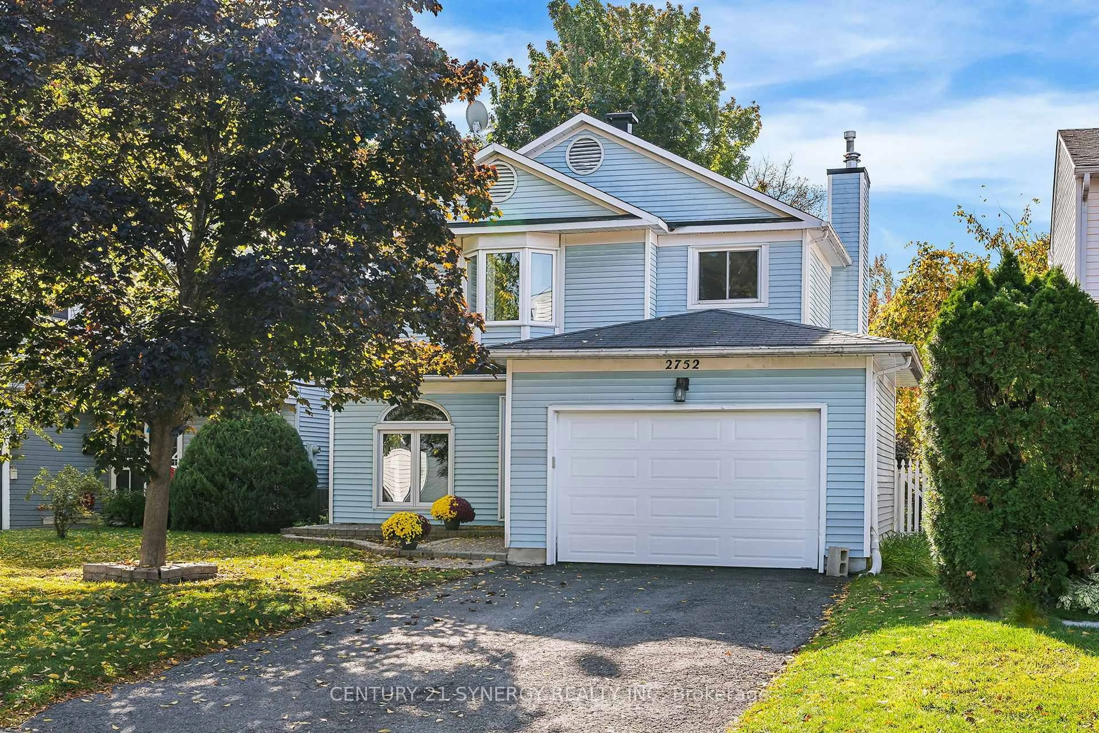 Home with vinyl exterior material, street for 2752 Wyldewood St, Ottawa Ontario K1T 2S4