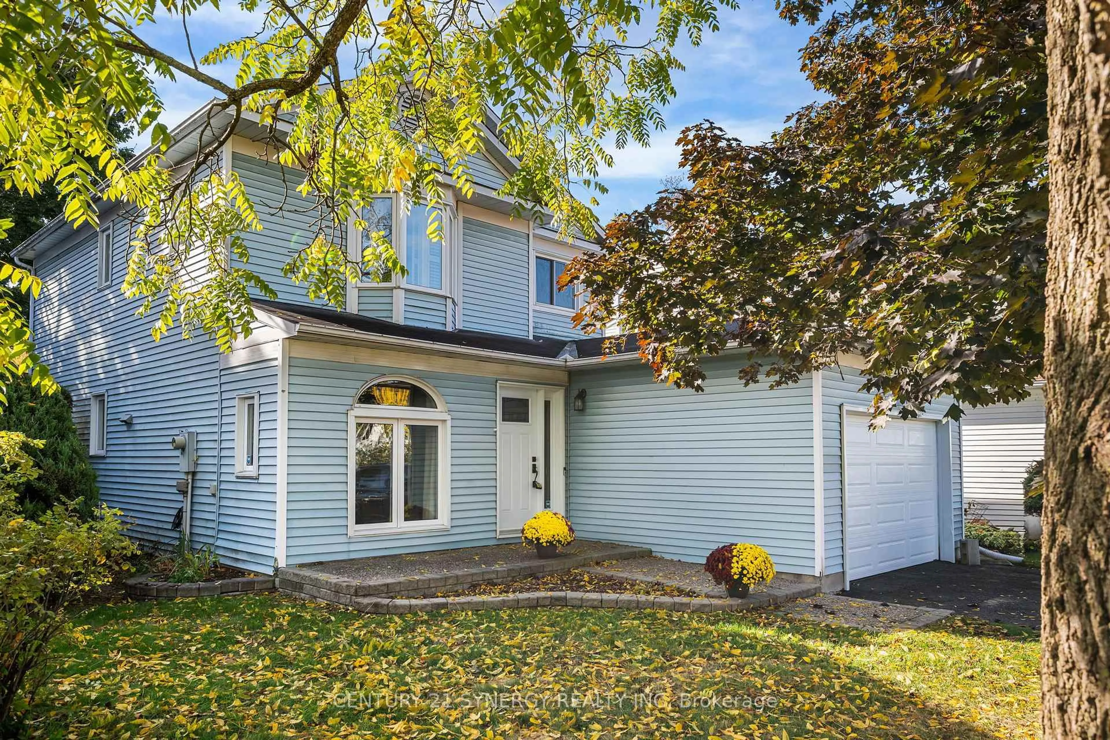 Home with vinyl exterior material, street for 2752 Wyldewood St, Ottawa Ontario K1T 2S4
