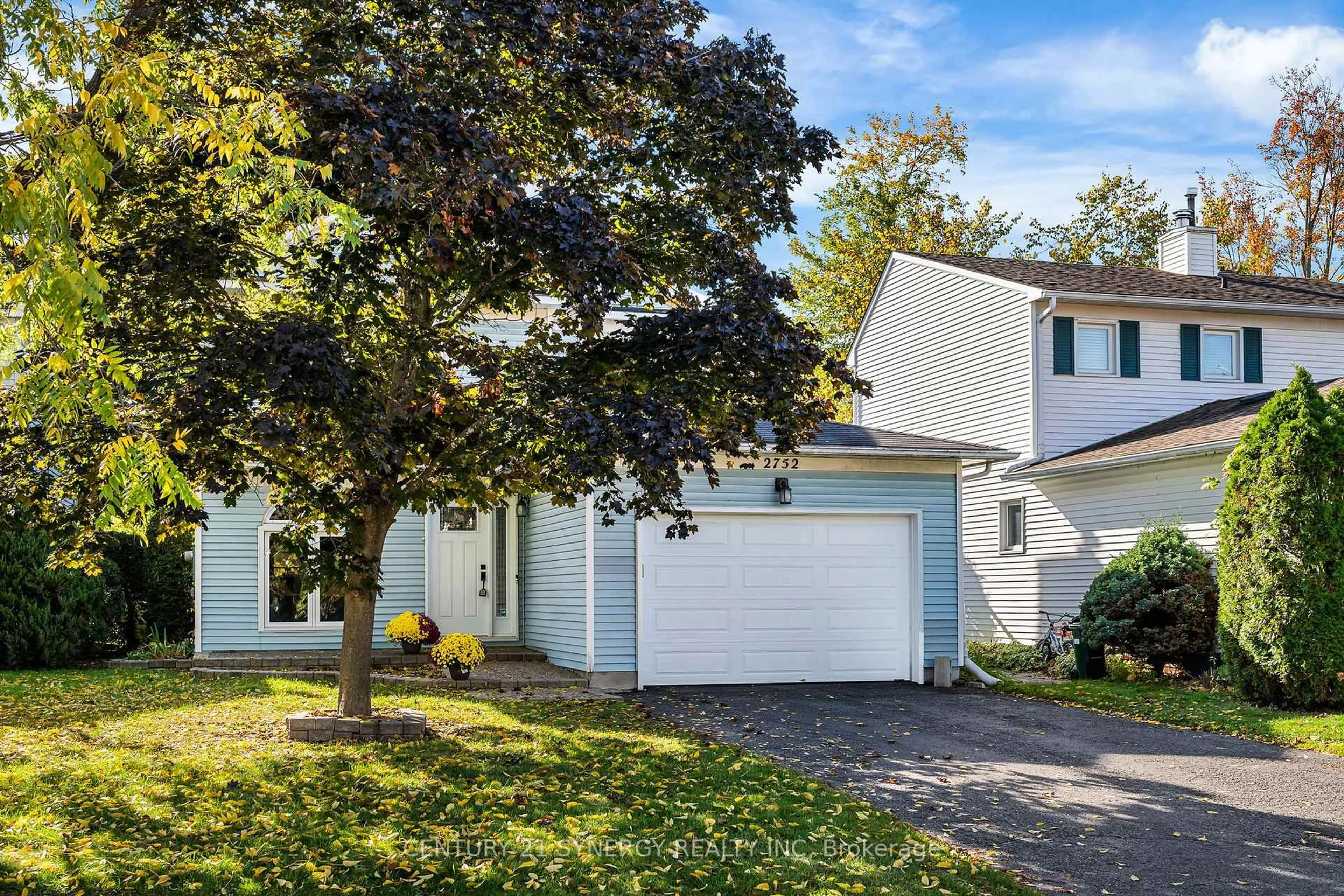 Home with vinyl exterior material, street for 2752 Wyldewood St, Ottawa Ontario K1T 2S4