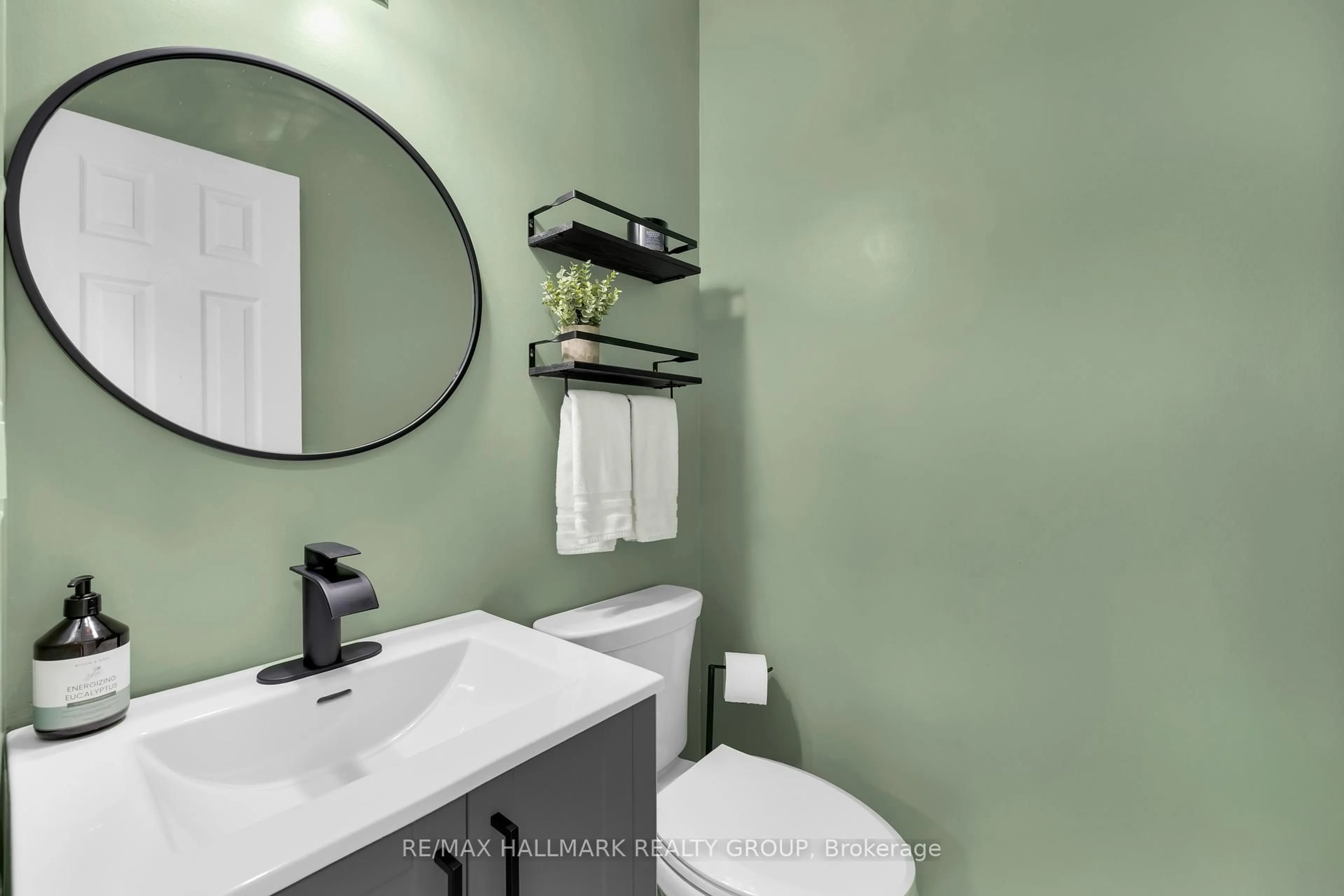 Contemporary bathroom, ceramic/tile floor for 81 Hadley Circ, Ottawa Ontario K2H 7Z8