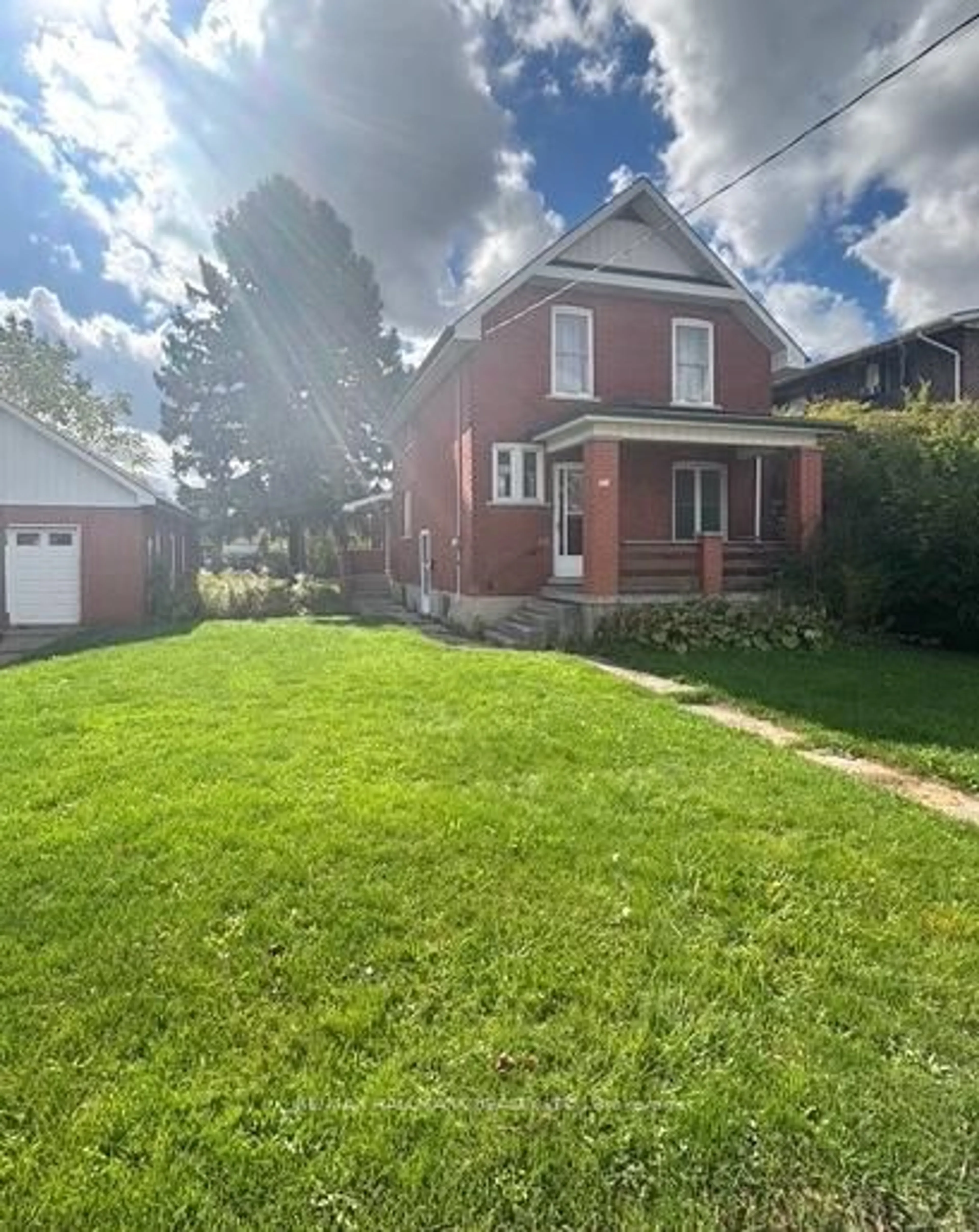 A pic from outside/outdoor area/front of a property/back of a property/a pic from drone, street for 201 Norfolk St, Stratford Ontario N5A 3Z1