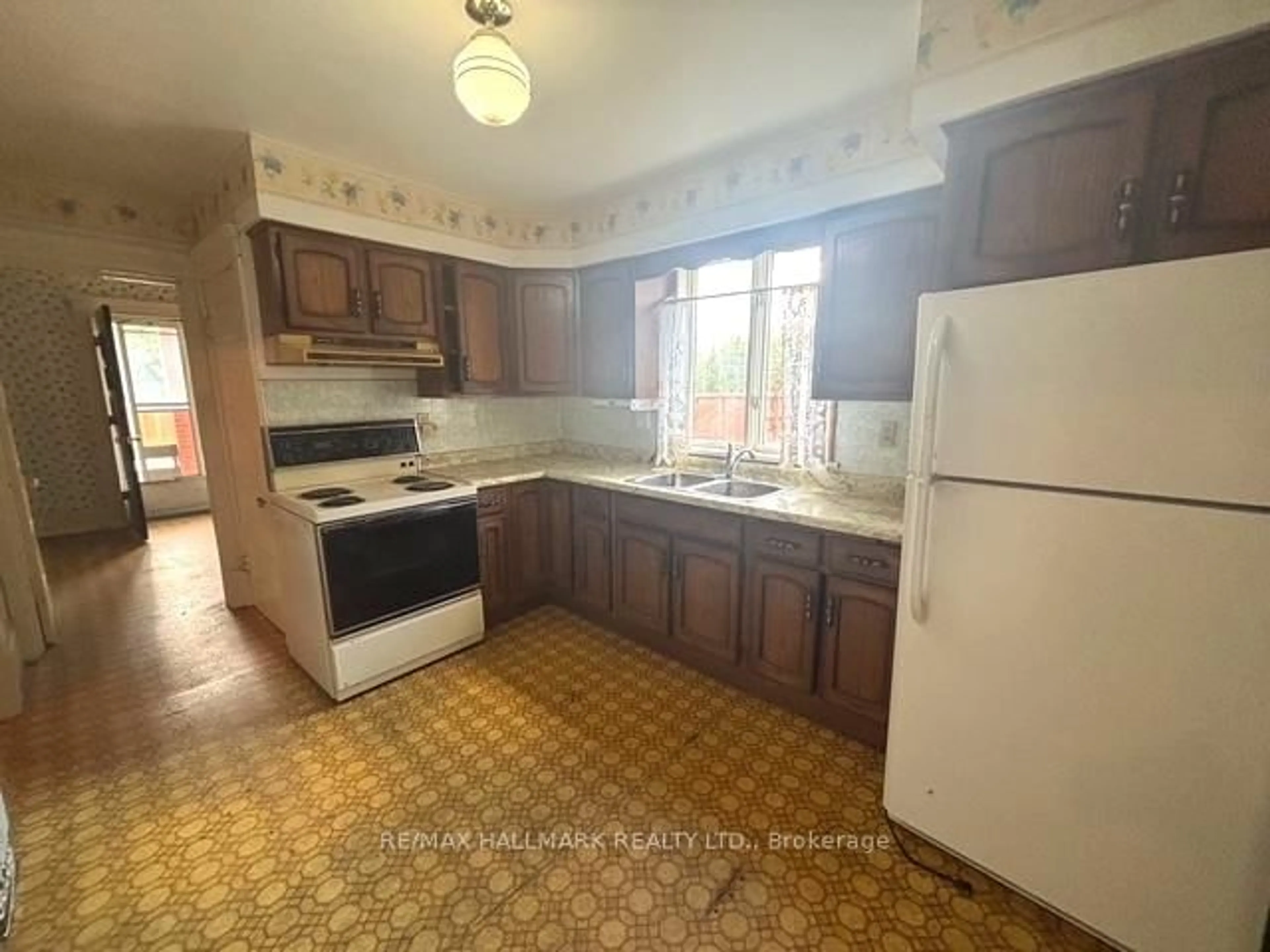 Standard kitchen, ceramic/tile floor for 201 Norfolk St, Stratford Ontario N5A 3Z1