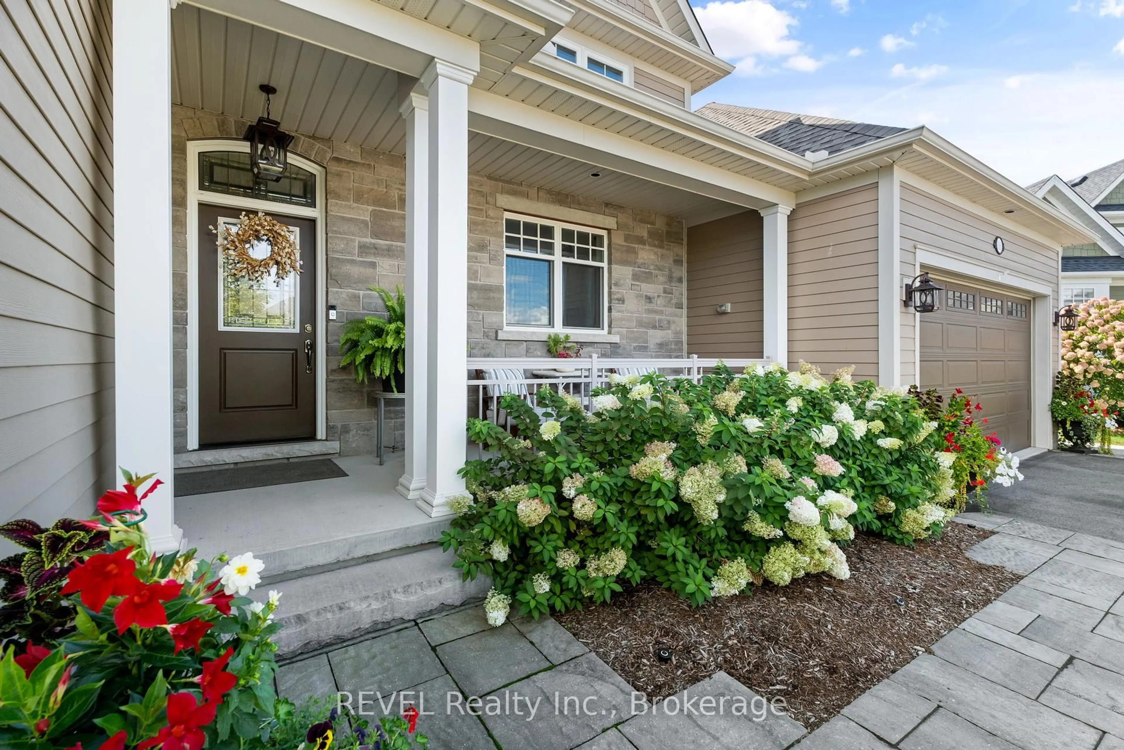 Indoor entryway for 69 Butlers Dr, Fort Erie Ontario L0S 1N0