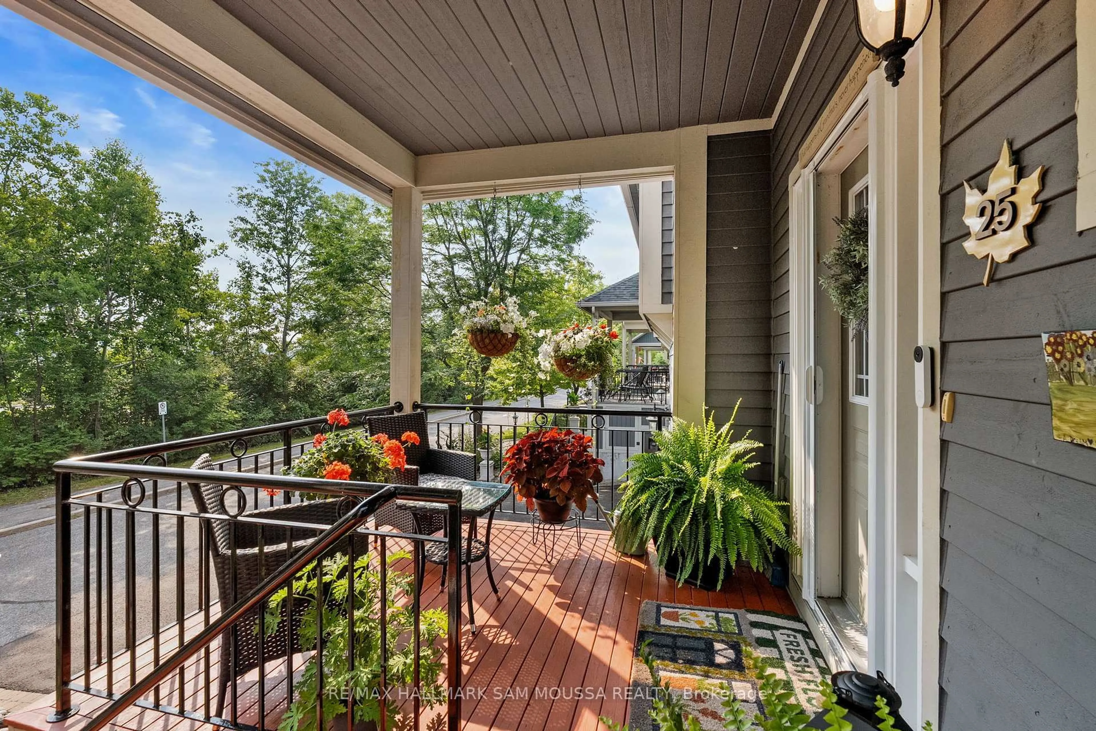 Patio, street for 25 Marsh Sparrow Private, Kanata Ontario K2K 3P1