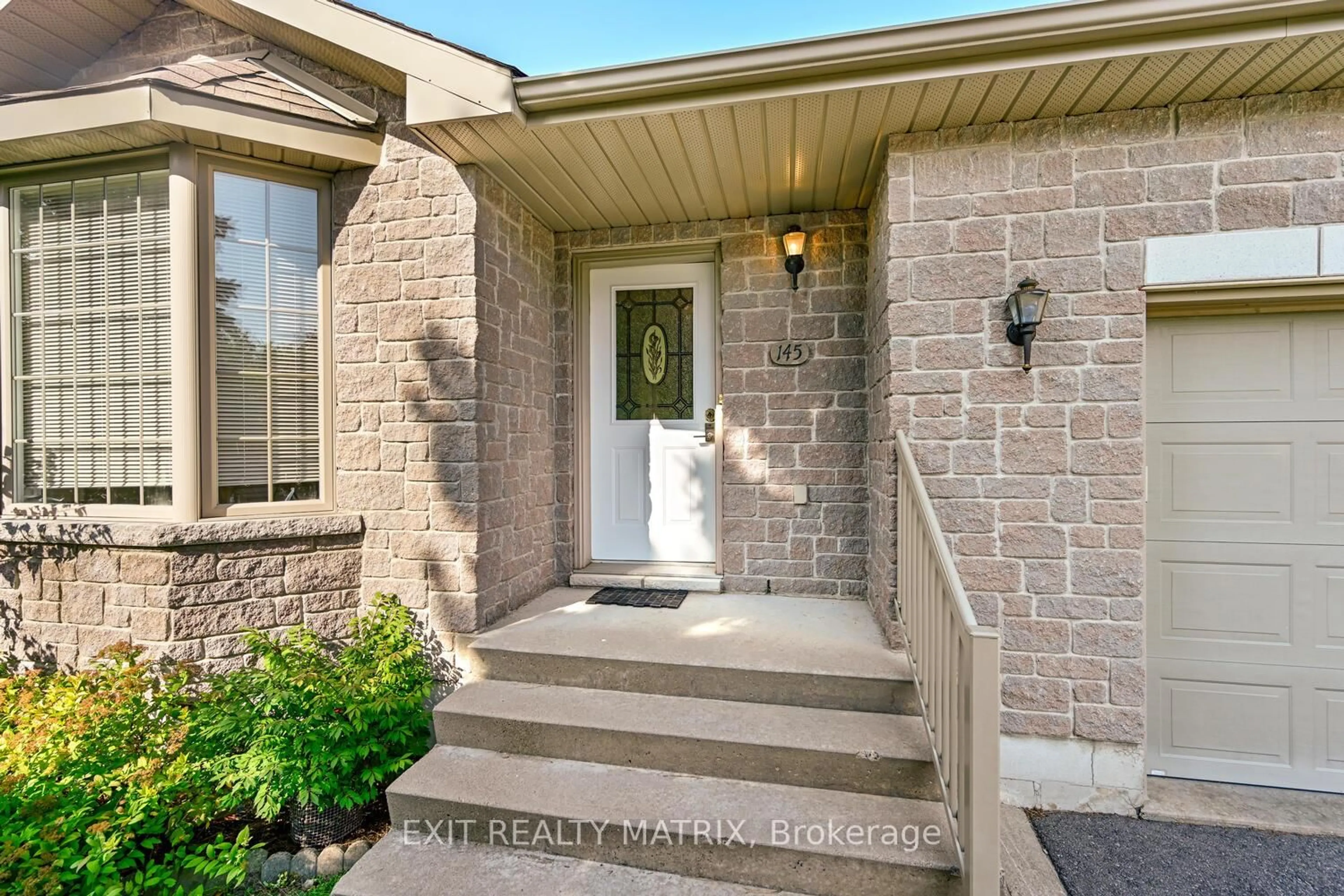 Indoor entryway for 145 Garfield St, Gananoque Ontario K7G 3G2