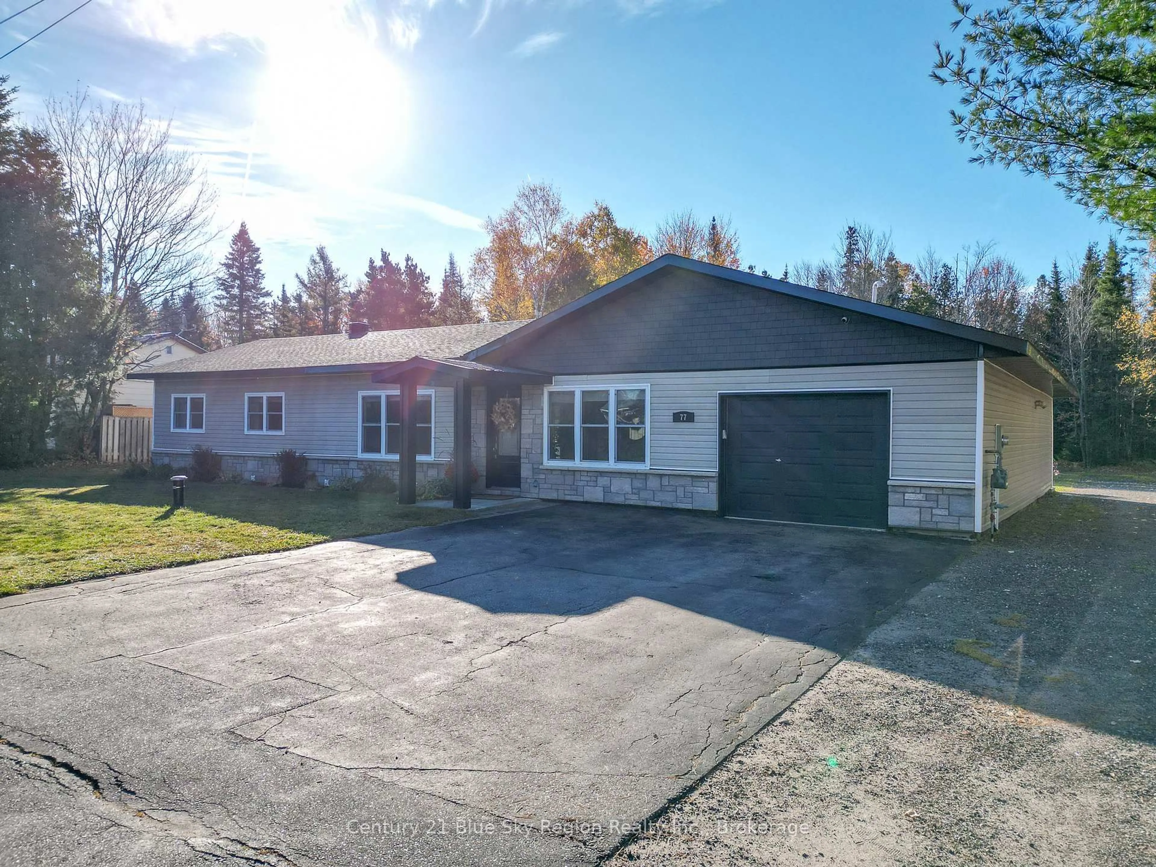 A pic from outside/outdoor area/front of a property/back of a property/a pic from drone, street for 77 Berkley Blvd, North Bay Ontario P1B 8G3