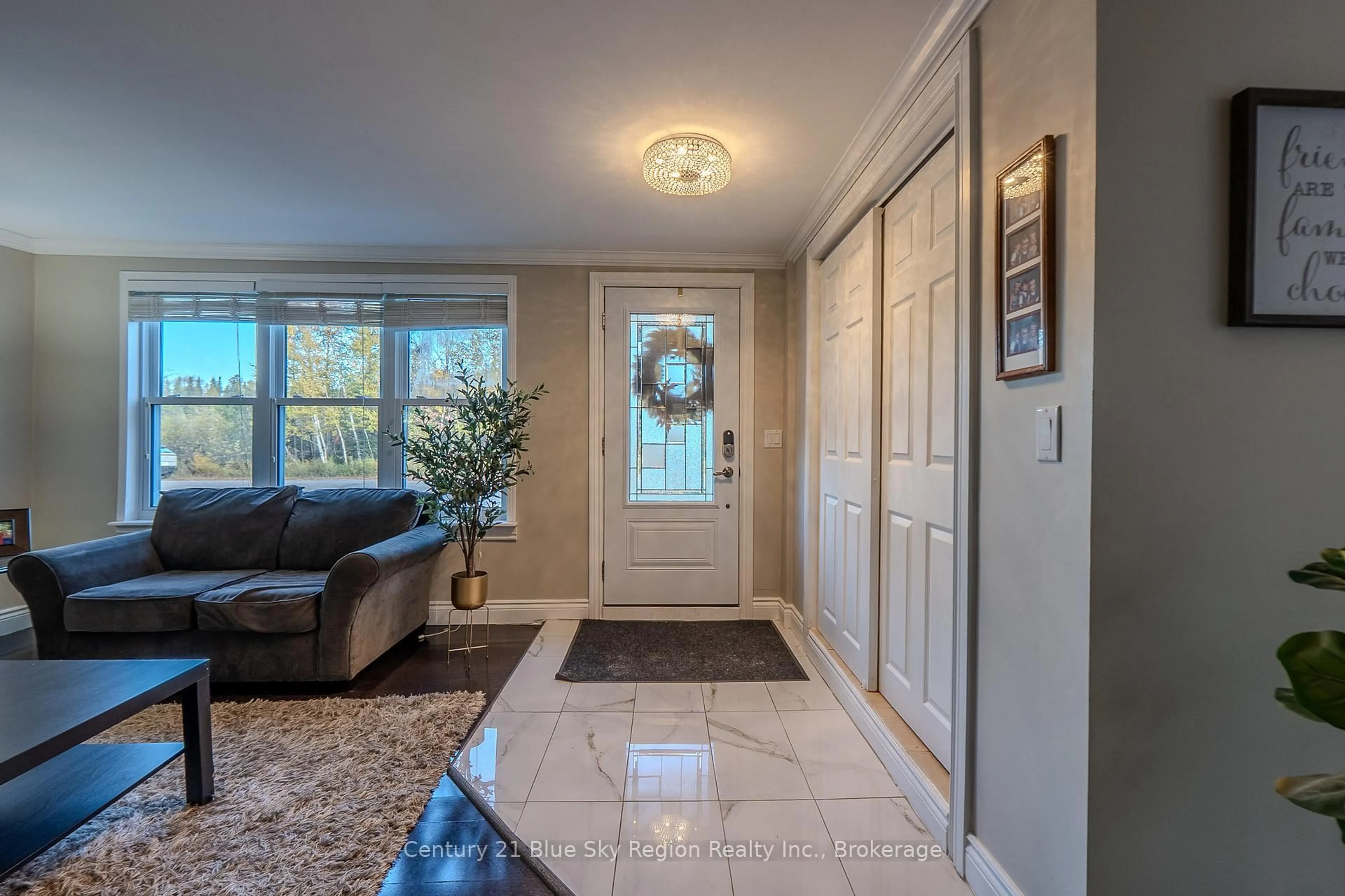 Indoor entryway for 77 Berkley Blvd, North Bay Ontario P1B 8G3