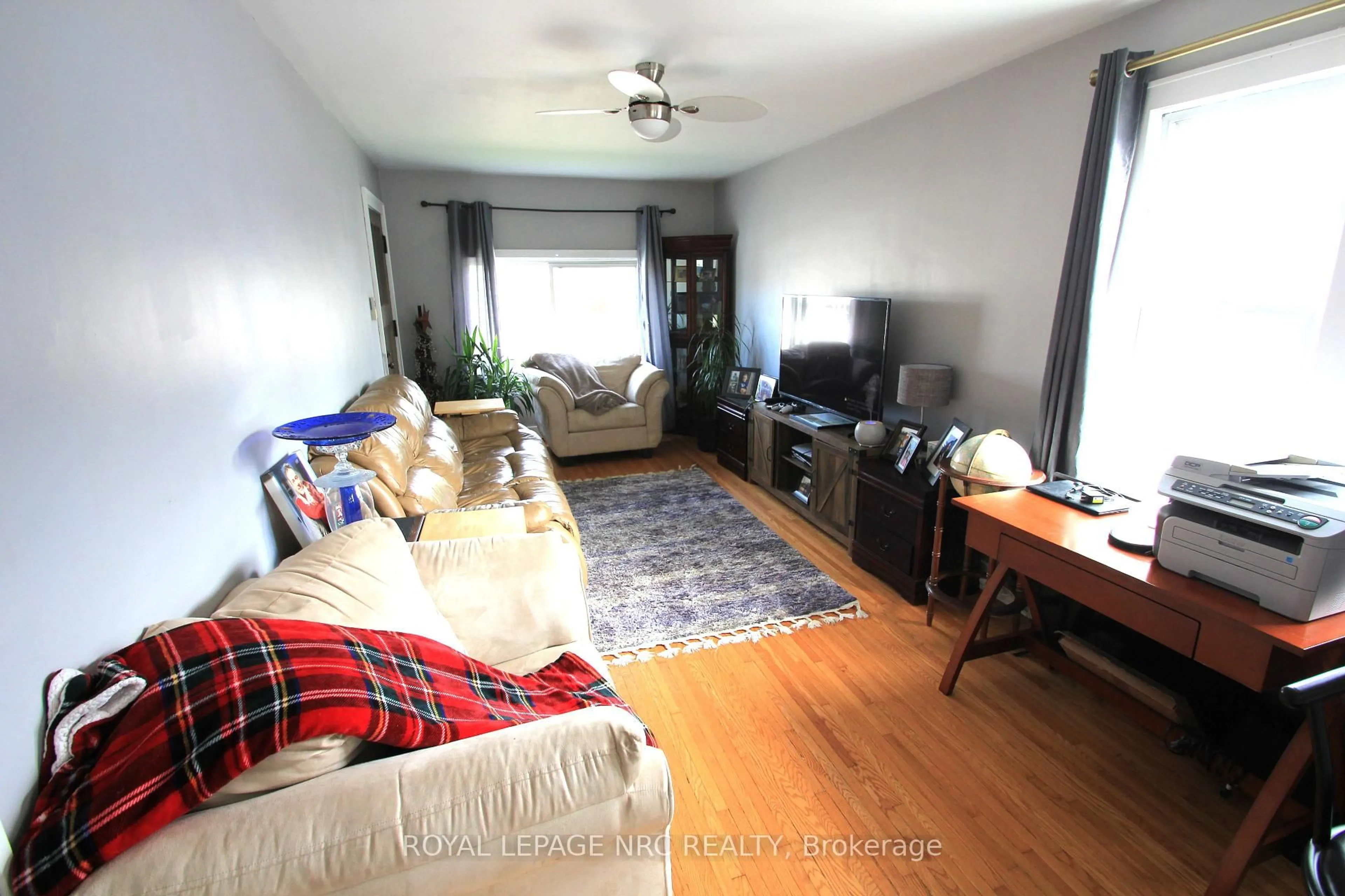 Living room with furniture, wood/laminate floor for 55 Sullivan Ave, Thorold Ontario L2V 2Y7