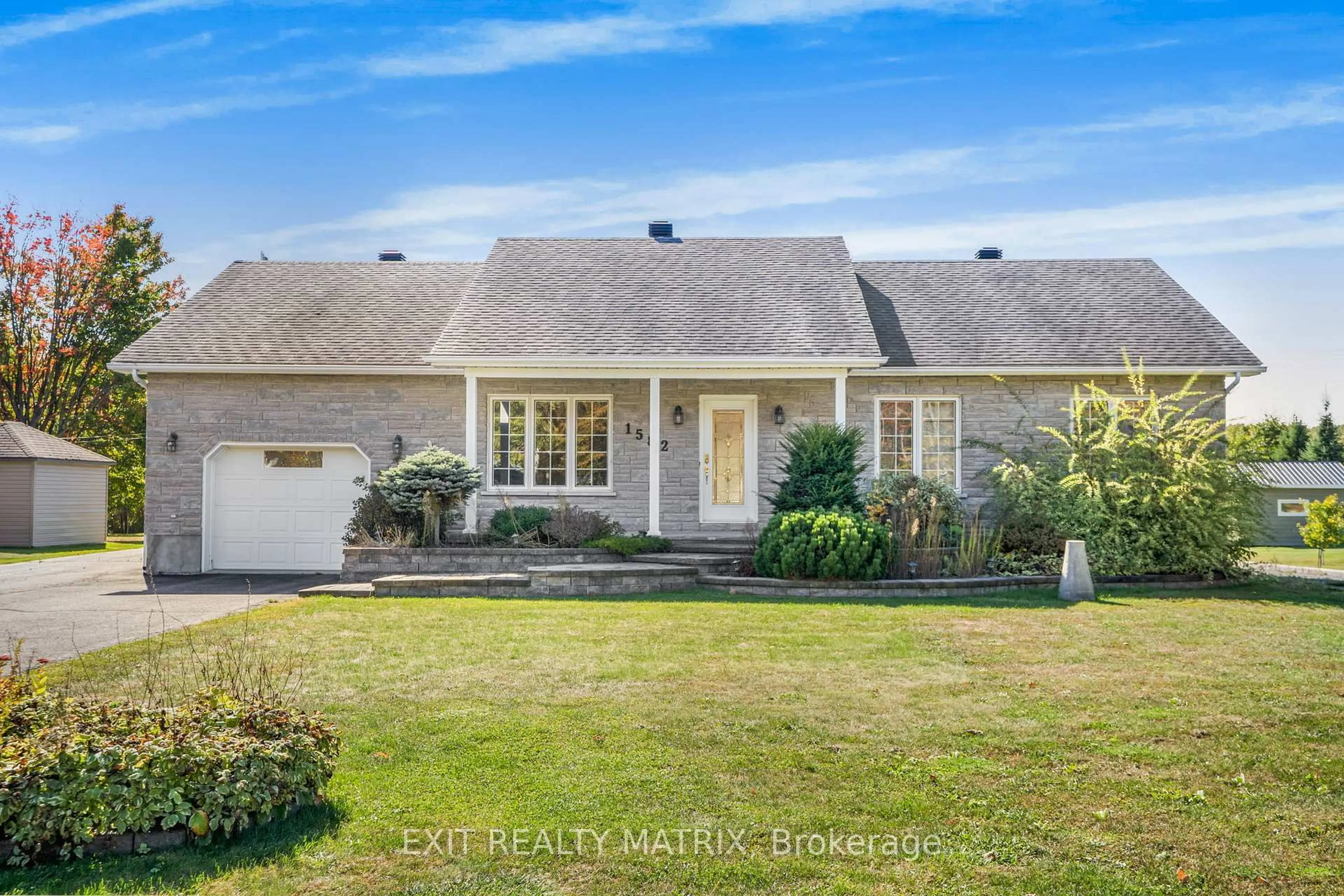A pic from outside/outdoor area/front of a property/back of a property/a pic from drone, street for 1582 Sandy Hill Rd, Champlain Ontario K6A 2R2