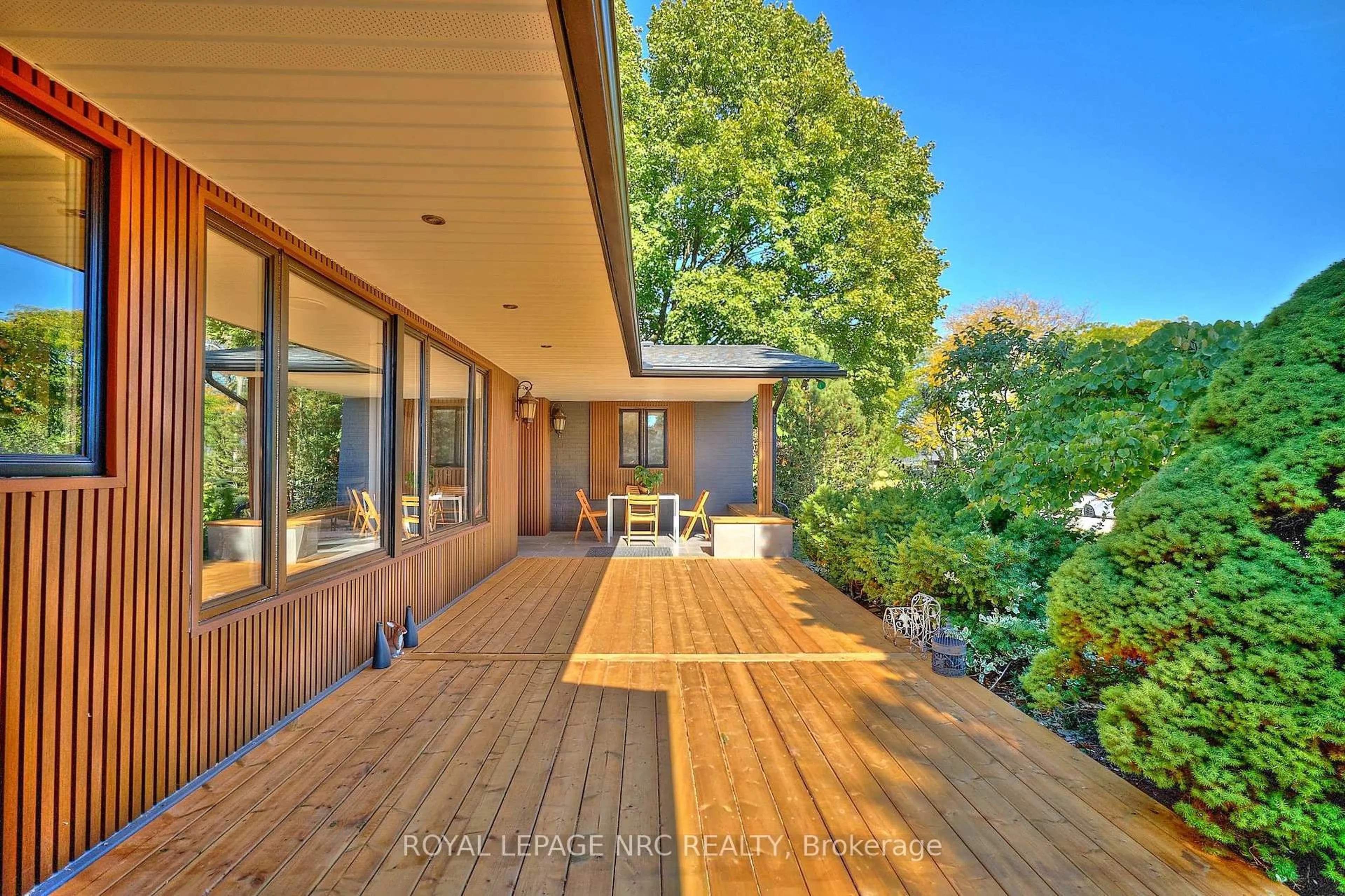 Patio, unknown for 7 Woodmount Dr, St. Catharines Ontario L2T 2X8