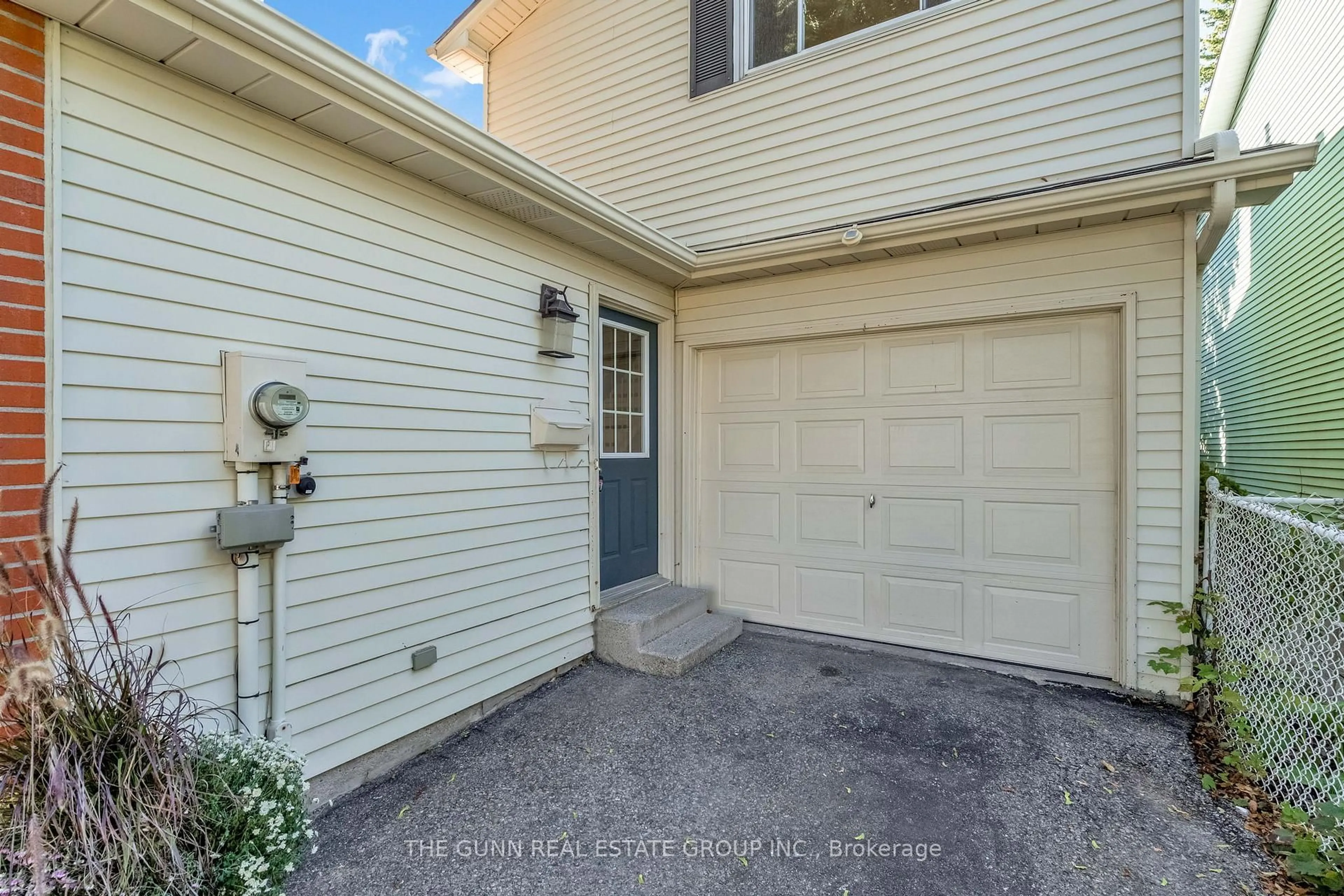Unknown for 6 Olympic Cres, London North Ontario N6G 3P6